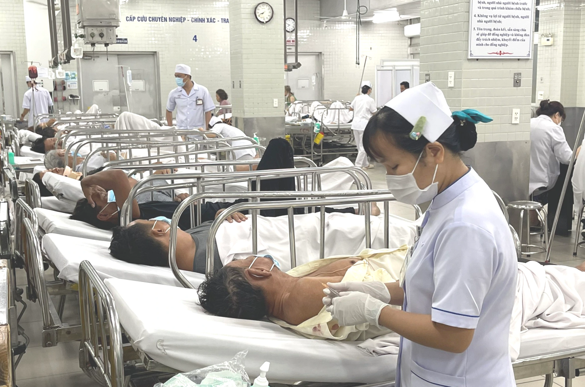 Tin vui cho bác sĩ, nhân viên y tế: Đề xuất tăng phụ cấp, cao nhất 100% - Ảnh 1.