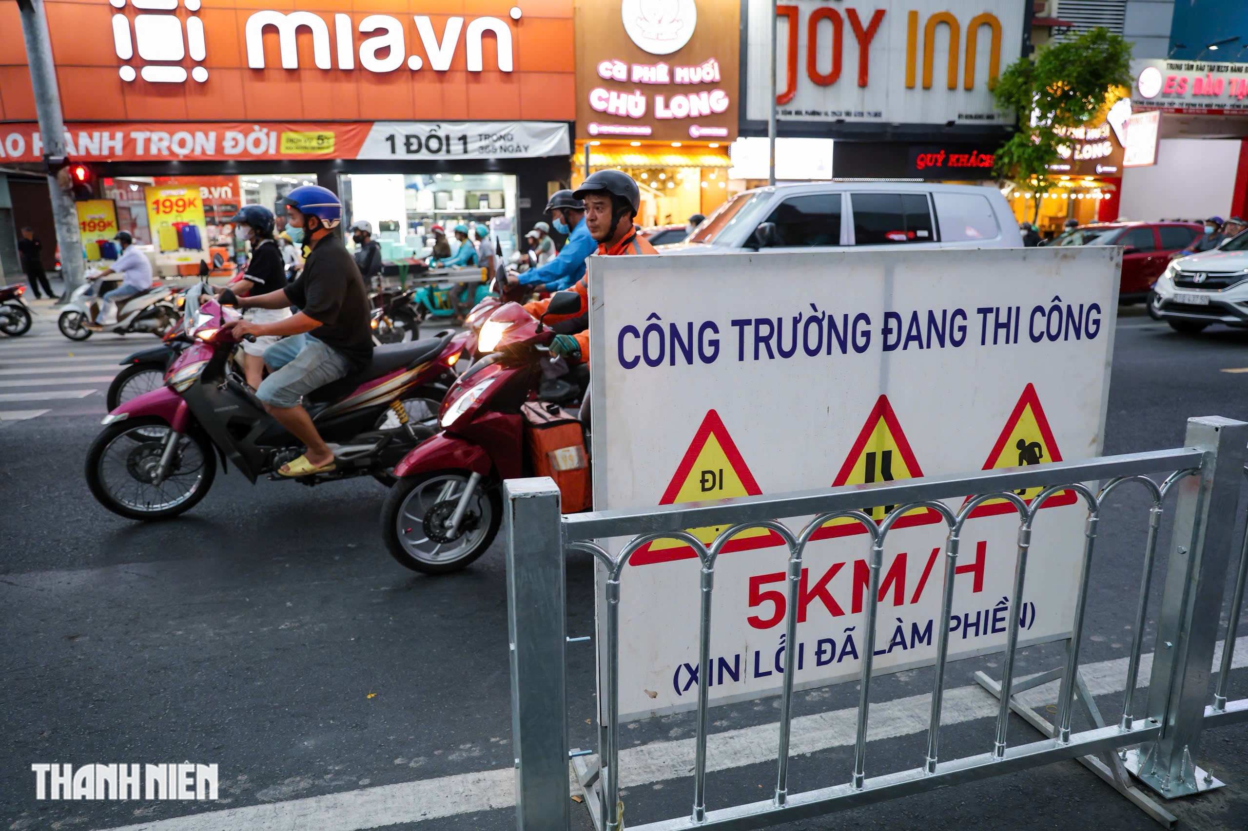Đường 3 chiều Cộng H&ograve;a: V&igrave; sao phải lắp lại dải ph&acirc;n c&aacute;ch cứng? - Ảnh 6.