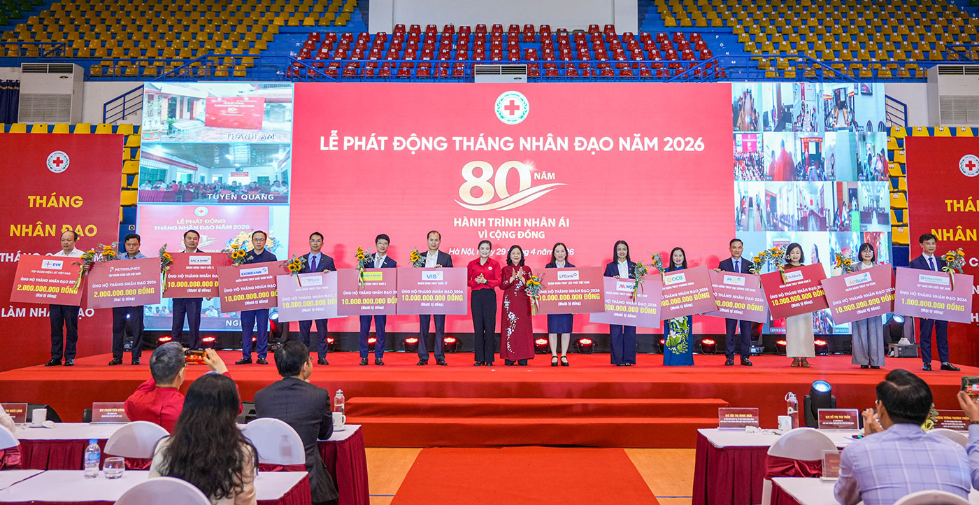 EximBank trao tặng 10 tỉ đồng hưởng ứng Tháng Nhân đạo năm 2026 - Ảnh 1. EximBank trao tặng 10 tỉ đồng hưởng ứng Tháng Nhân đạo năm 2026 - Ảnh 1.