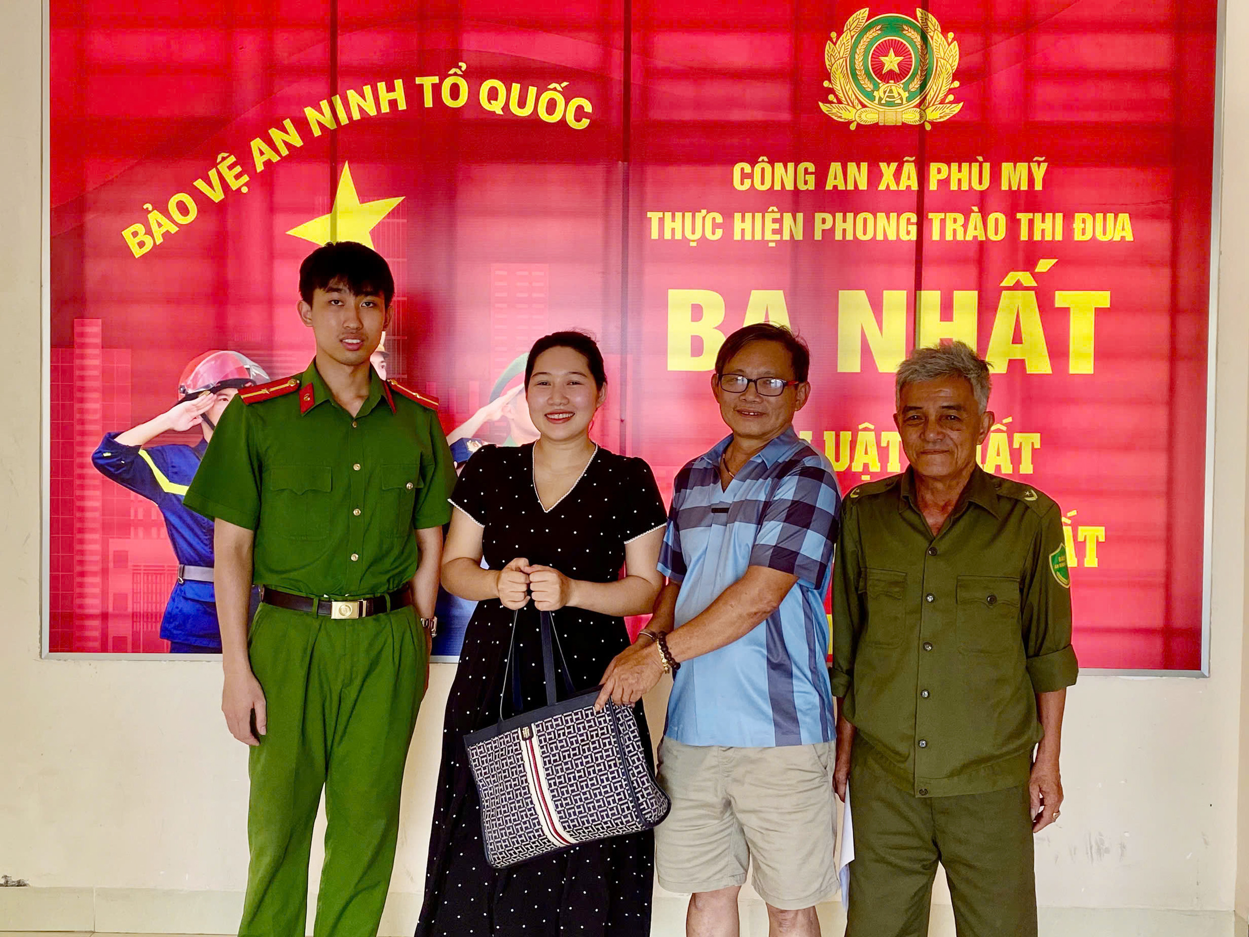 Nhặt được 31,5 triệu đồng, chủ shop ở Gia Lai trả người đánh rơi - Ảnh 1.