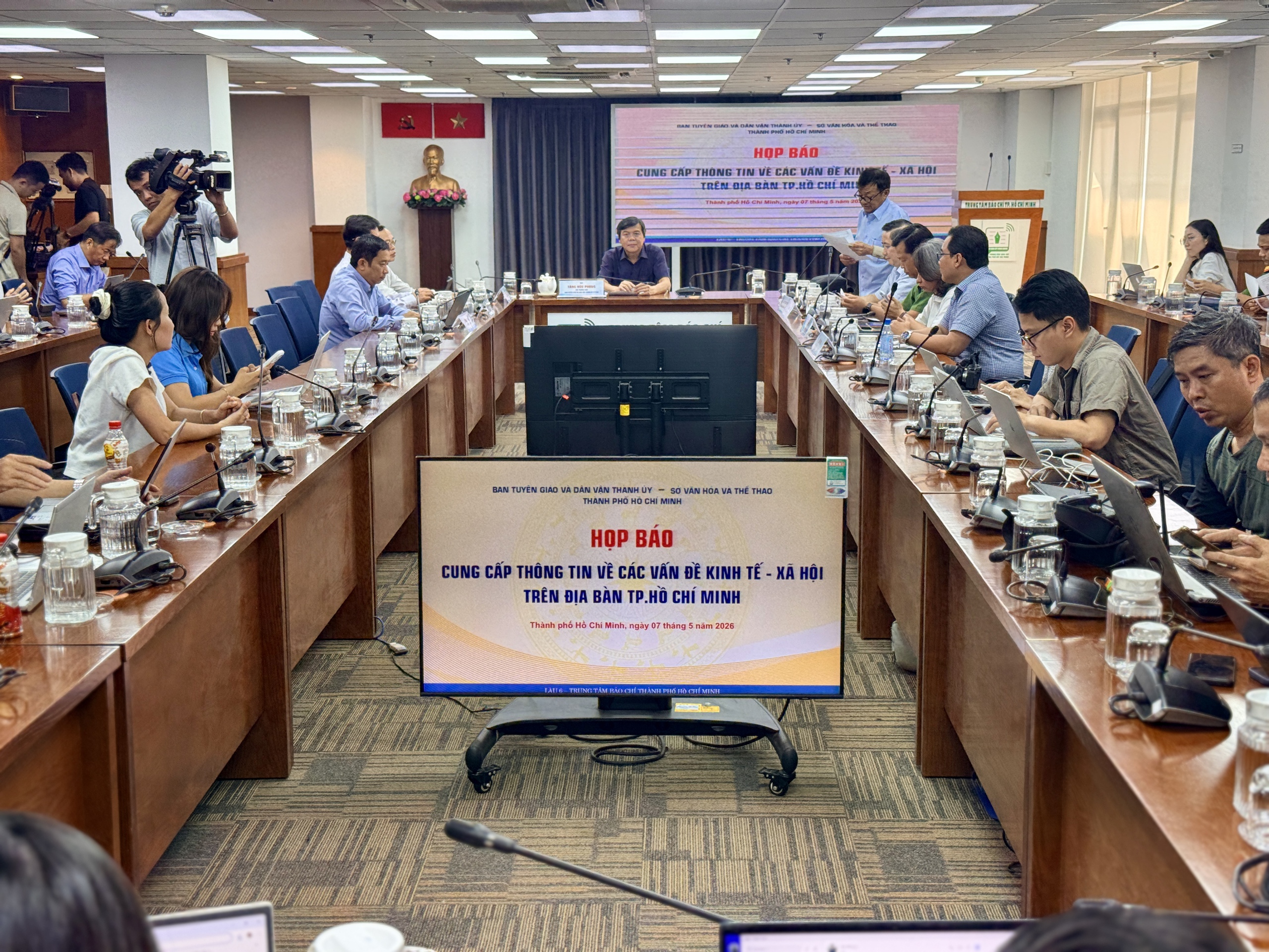Công an TP.HCM: Xử lý lấn chiếm vỉa hè phải nắm rõ hoàn cảnh từng người dân - Ảnh 1.