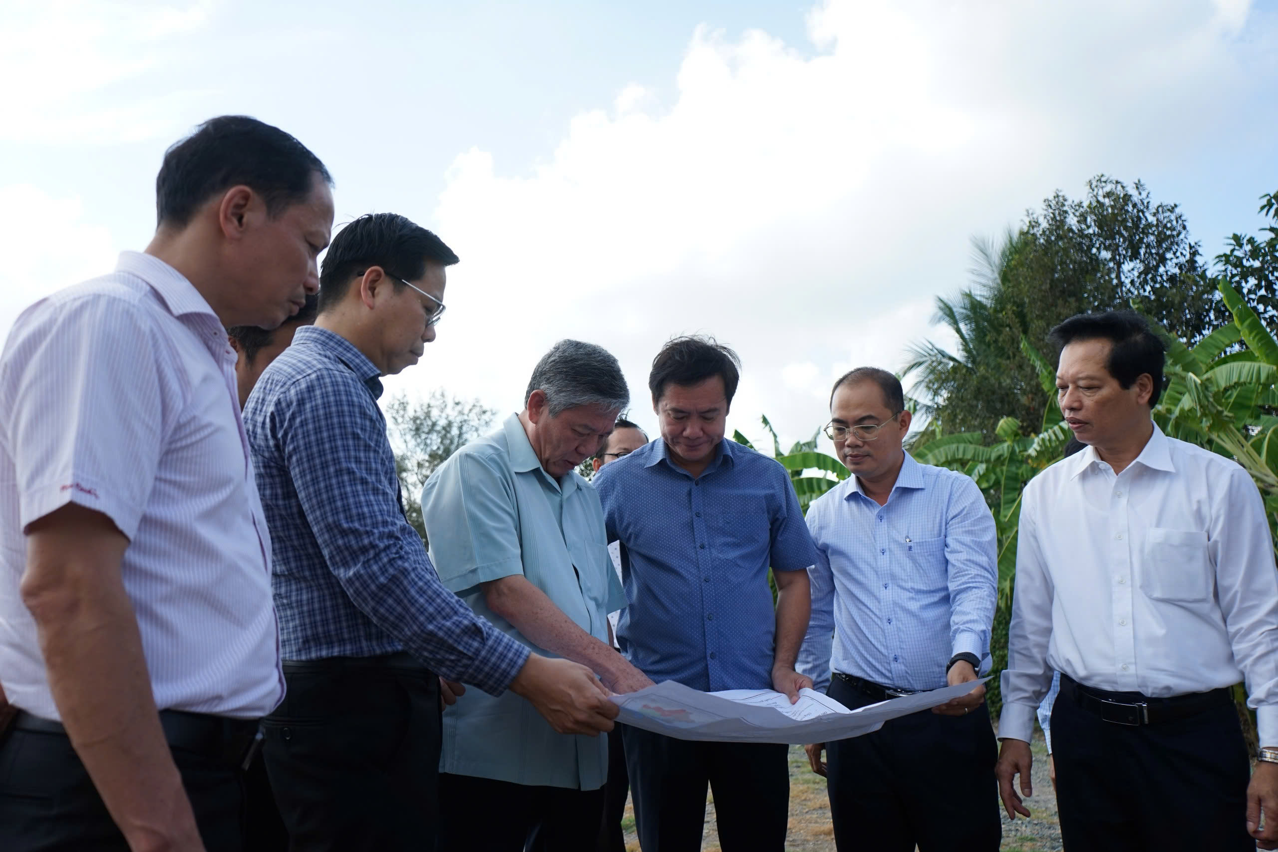 Giải cơn khát cho vùng đất bị xâm nhập mặn - Ảnh 1.
