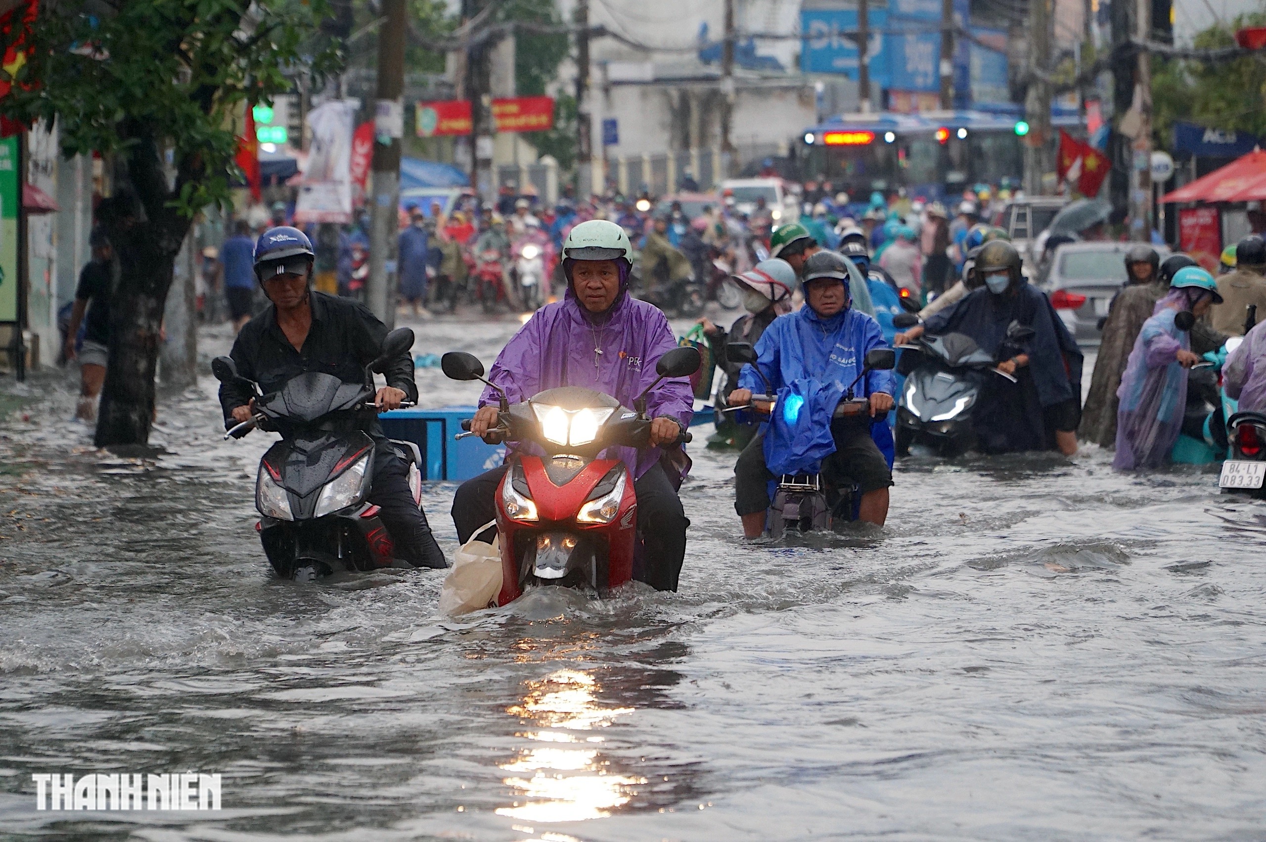 Chống ngập khu vực Thủ Đức: Dự án hồ ngầm dưới sân bóng khi nào xong? - Ảnh 2.