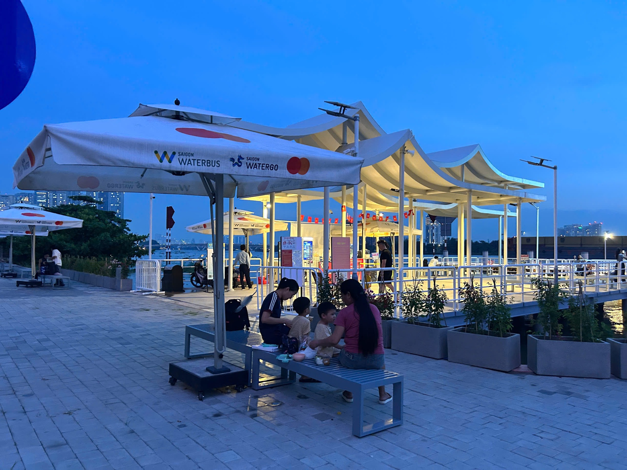 Bến t&agrave;u Ba Son c&oacute; g&igrave; m&agrave; giới trẻ TP.HCM rủ nhau check-in view 'triệu đ&ocirc;'? - Ảnh 9.