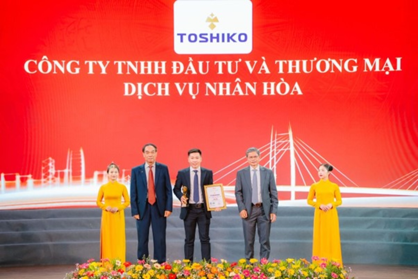 Toshiko được vinh danh tại giải thưởng chất lượng Việt Nam: Điều gì đứng sau? - Ảnh 1.