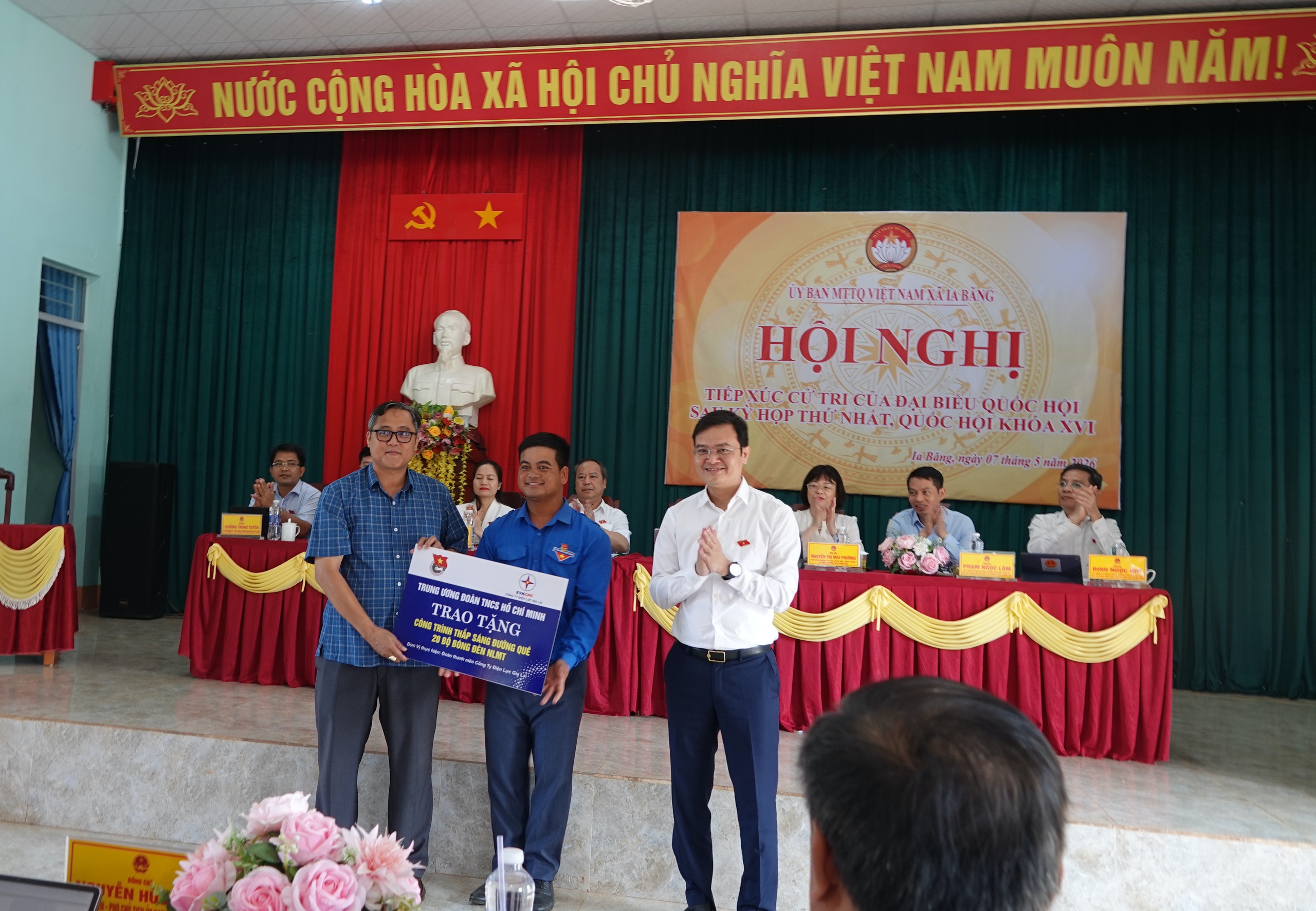 Tiếp xúc cử tri tại Ia Băng: Gỡ vướng về đất đai cho bà con Gia Lai - Ảnh 3.
