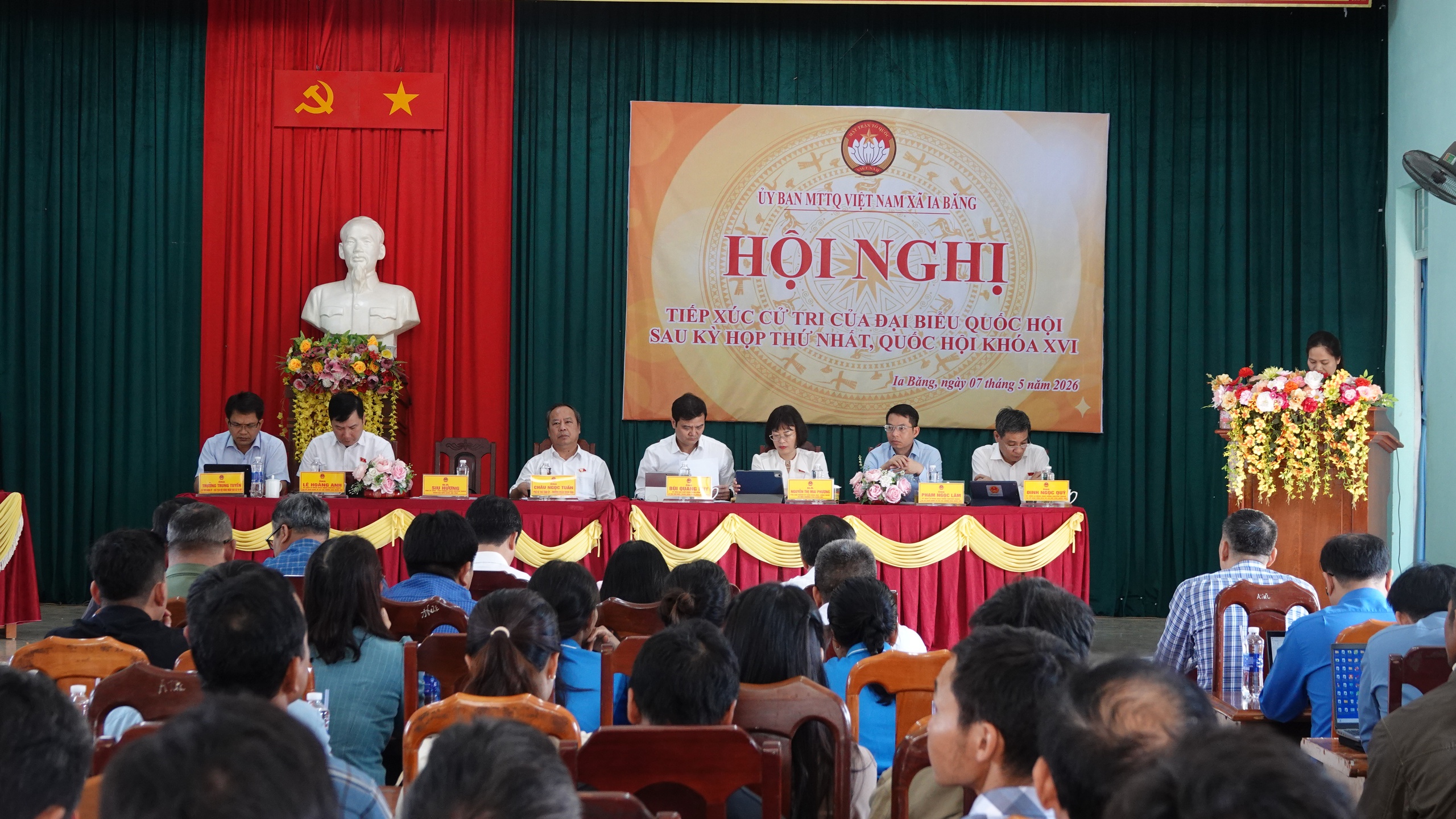 Tiếp xúc cử tri tại Ia Băng: Gỡ vướng về đất đai cho bà con Gia Lai - Ảnh 1.