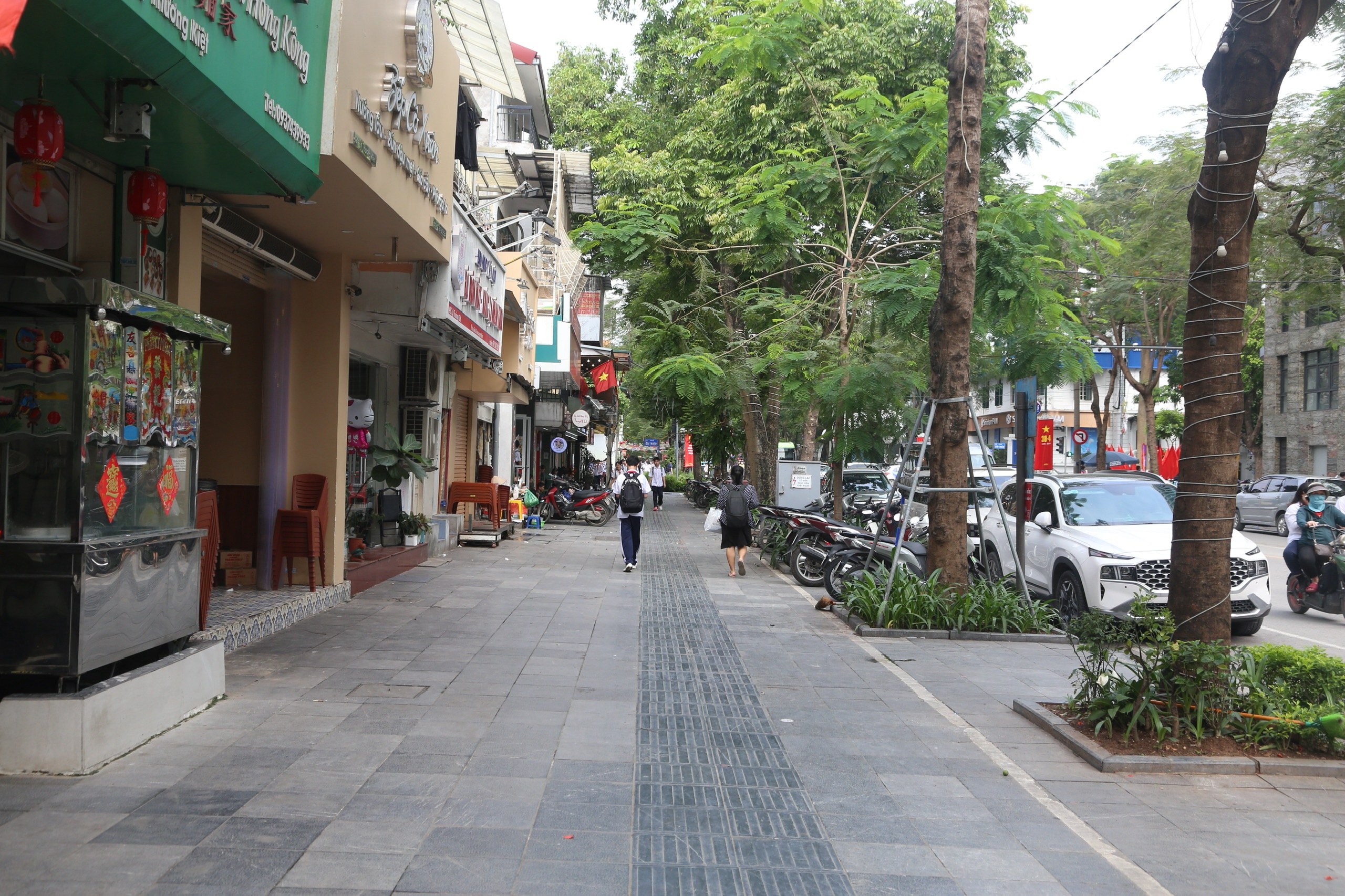 Hà Nội tăng phí sử dụng tạm thời vỉa hè để trông giữ phương tiện - Ảnh 1.