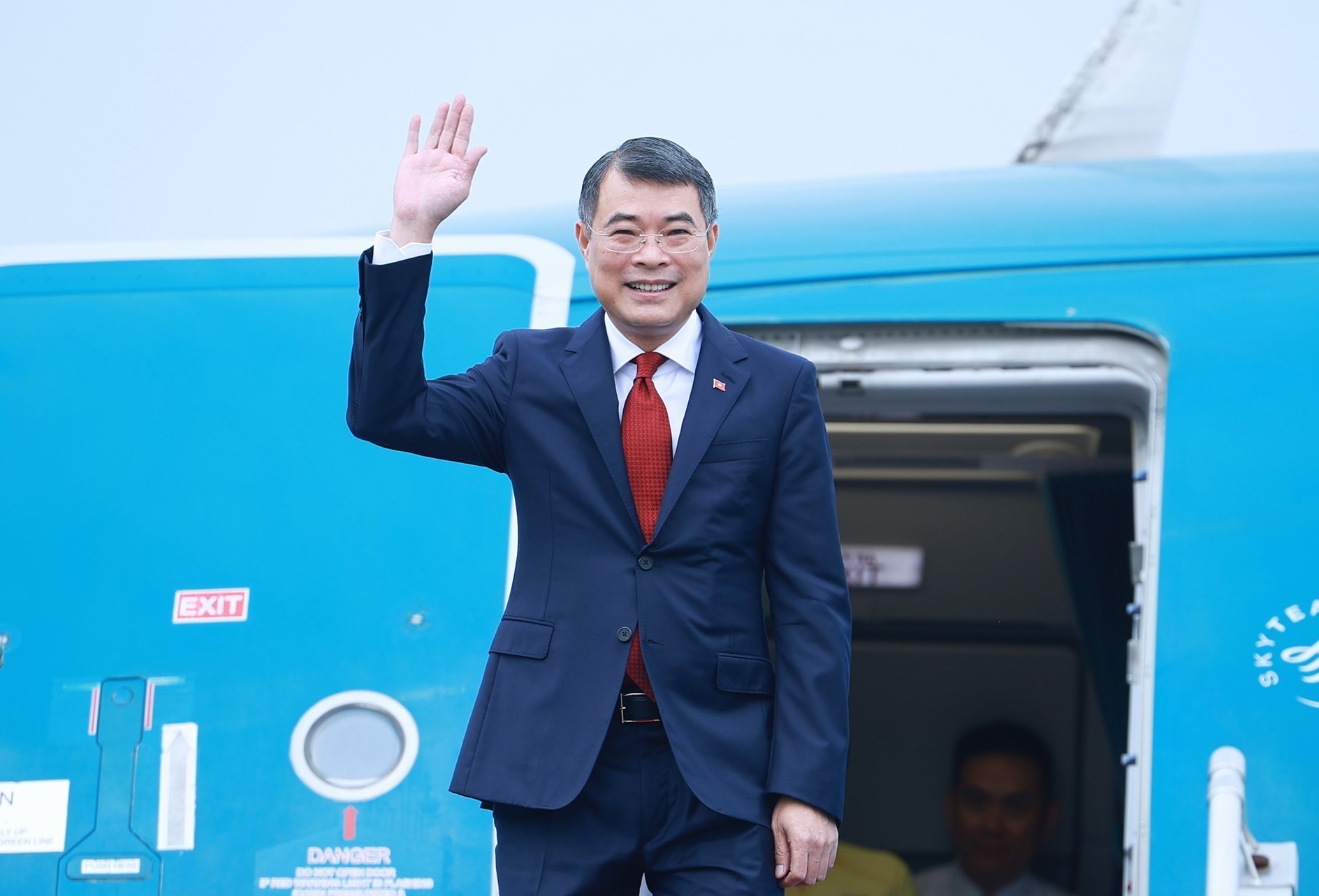 Thủ tướng Ch&iacute;nh phủ L&ecirc; Minh Hưng l&ecirc;n đường dự Hội nghị Cấp cao ASEAN 48 - Ảnh 1.