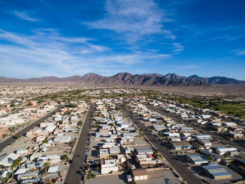 B&ecirc;n trong 'th&agrave;nh phố nhiều nắng nhất' tr&aacute;i đất, n&oacute;ng tới 50 độ C - Ảnh 2.