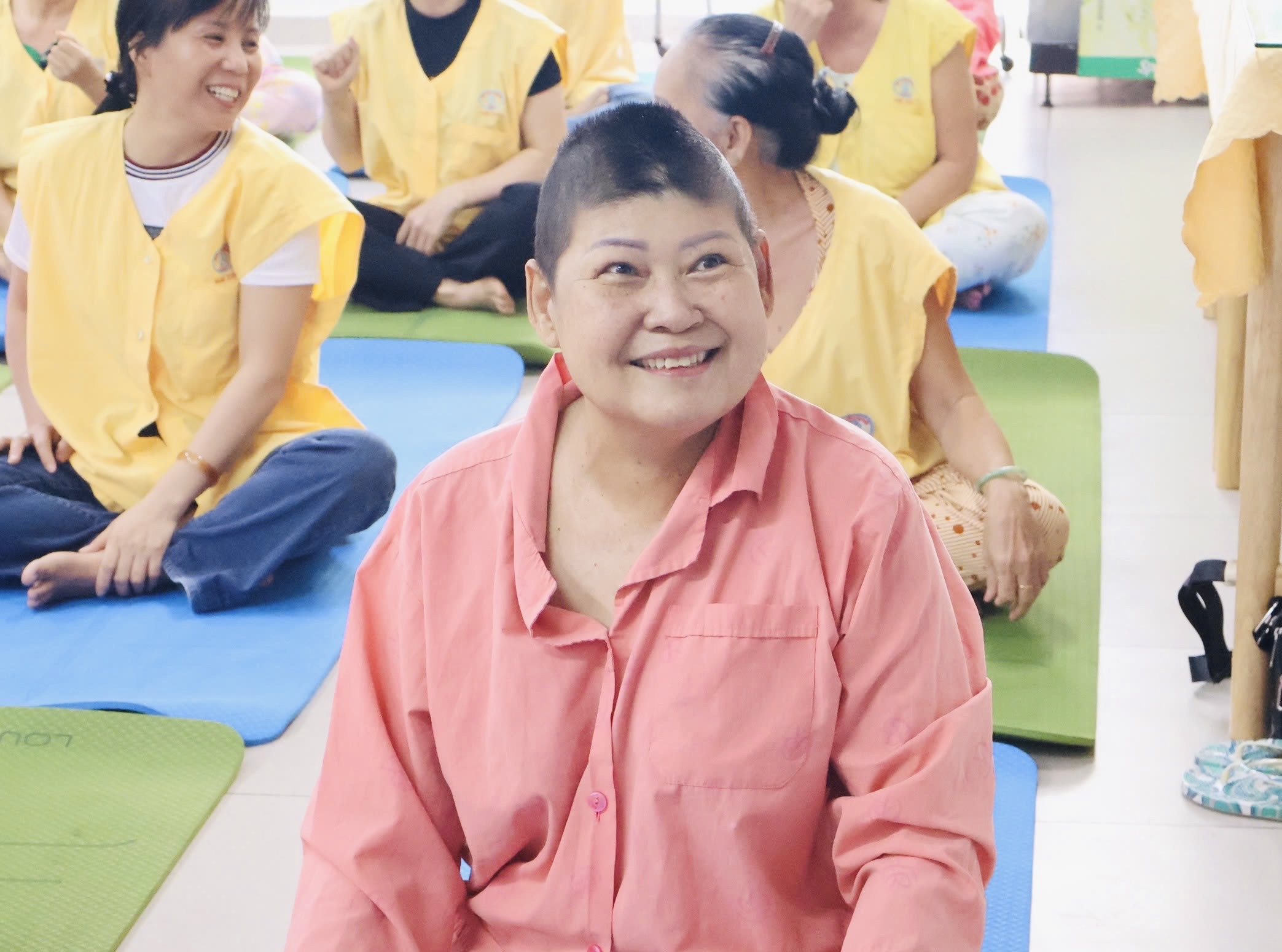 Lớp yoga cho bệnh nhân nặng ở Bệnh viện Chợ Rẫy: 'Ở bệnh viện mà thấy vui'- Ảnh 3.