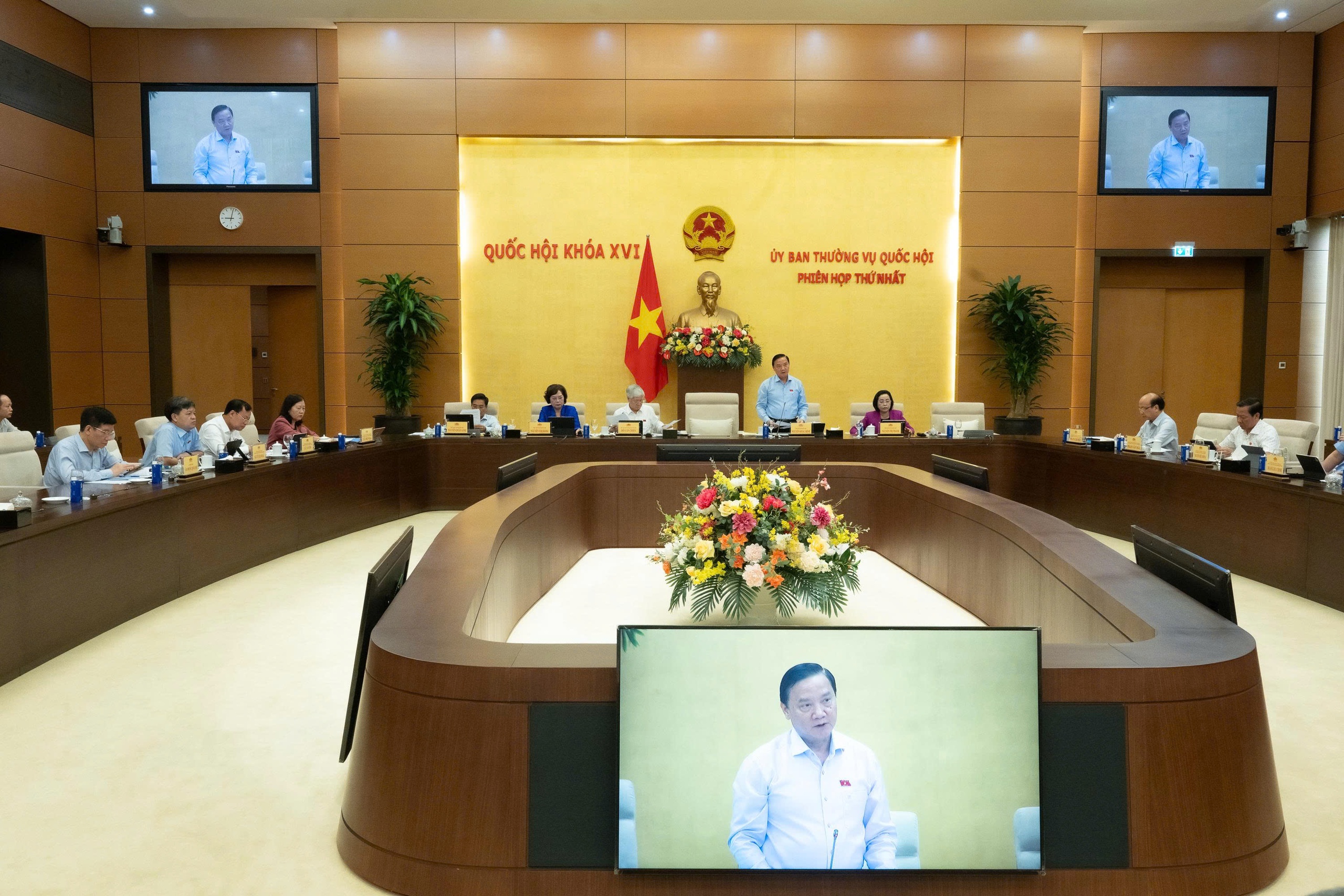 Nghị quyết của Ủy ban Thường vụ Quốc hội về c&ocirc;ng t&aacute;c c&aacute;n bộ - Ảnh 1.