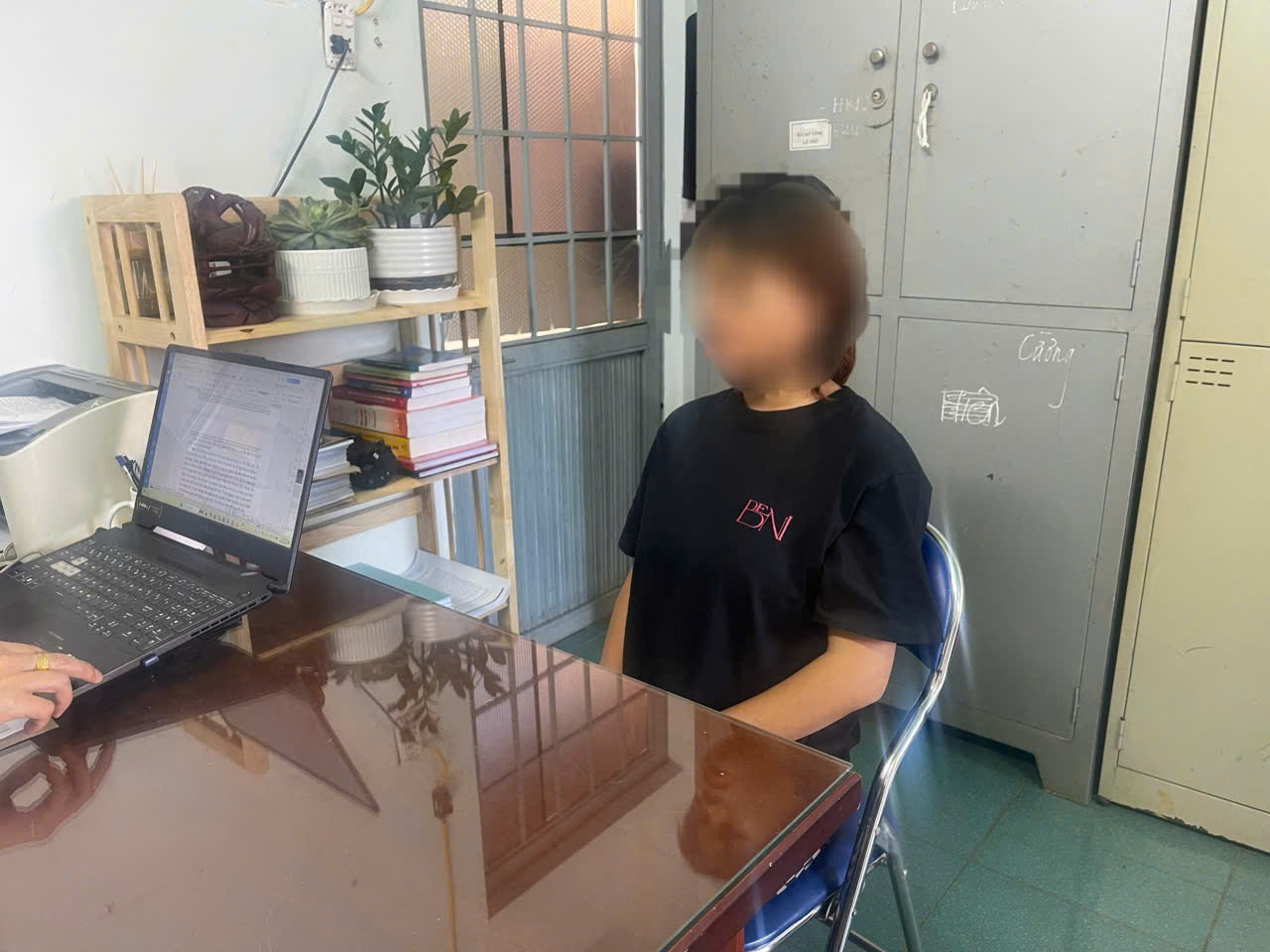 Thiếu nữ 15 tuổi sát hại con ruột, bỏ trong nhà vệ sinh của người dân- Ảnh 1. Thiếu nữ 15 tuổi sát hại con ruột, bỏ trong nhà vệ sinh của người dân- Ảnh 1.