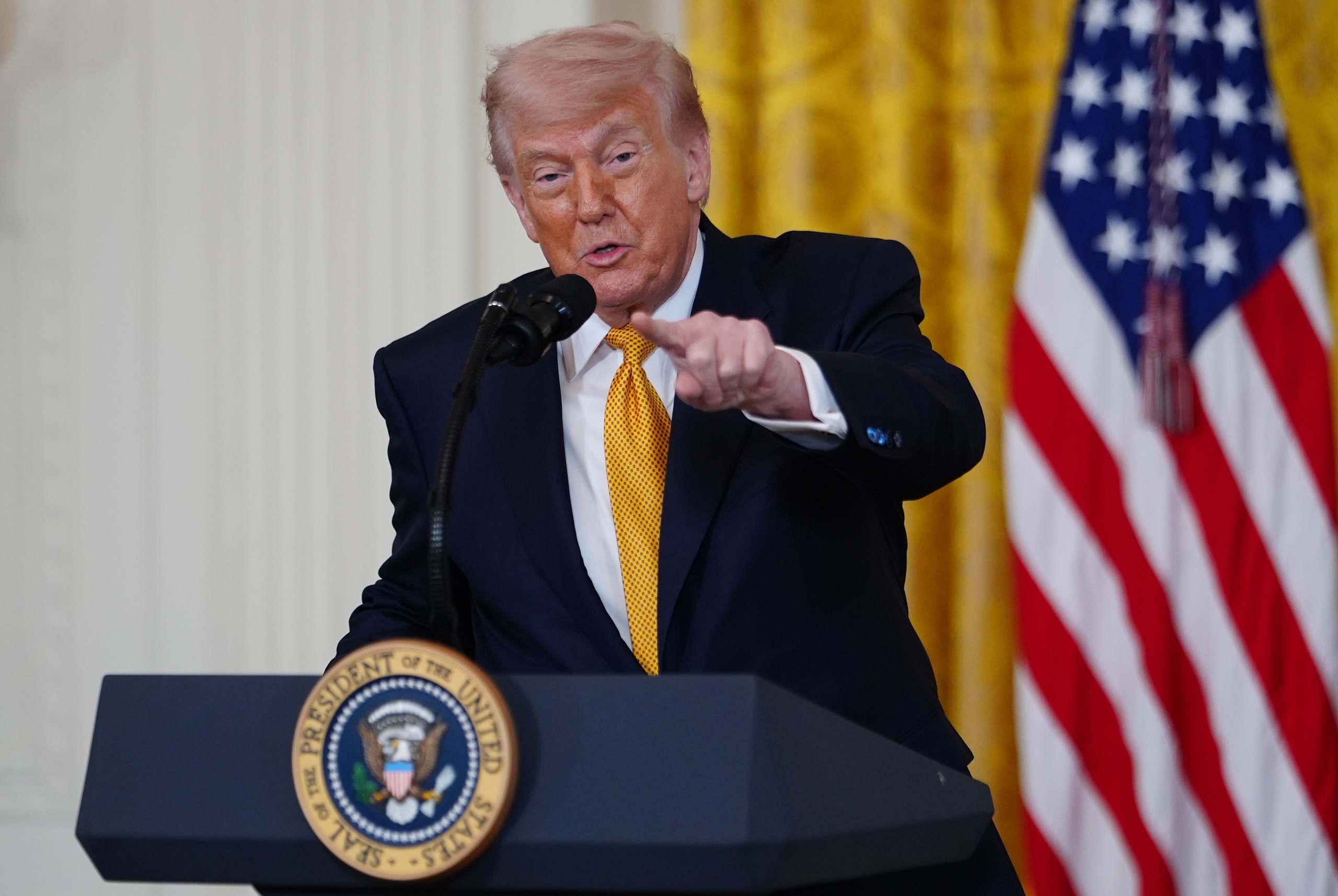 Ông Trump ra tối hậu thư thuế quan với EU- Ảnh 1.