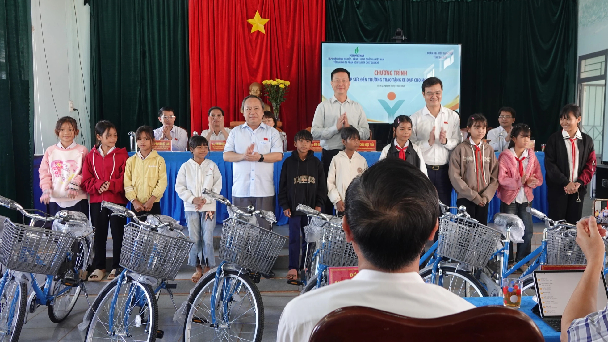 Tiếp xúc cử tri Gia Lai: Đề nghị xử lý sổ đỏ chồng lấn- Ảnh 2. Tiếp xúc cử tri Gia Lai: Đề nghị xử lý sổ đỏ chồng lấn- Ảnh 2.