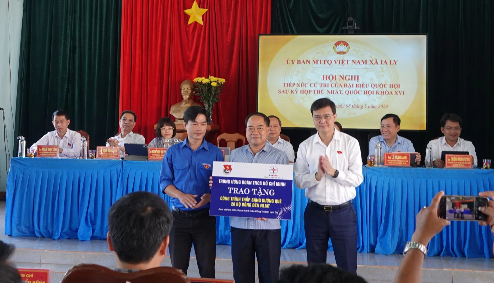 Tiếp xúc cử tri Gia Lai: Đề nghị xử lý sổ đỏ chồng lấn- Ảnh 3. Tiếp xúc cử tri Gia Lai: Đề nghị xử lý sổ đỏ chồng lấn- Ảnh 3.