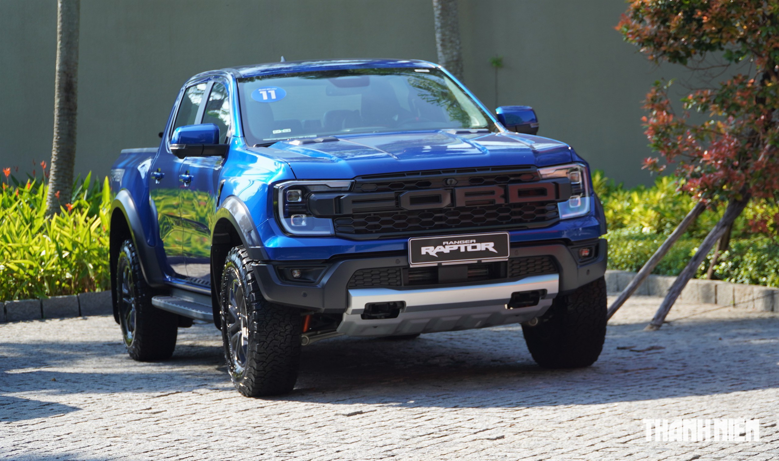 Ford Ranger Raptor m&aacute;y xăng gi&aacute; 1,448 tỉ tại Việt Nam, c&oacute; g&igrave; chinh phục 'd&acirc;n chơi'? - Ảnh 1.