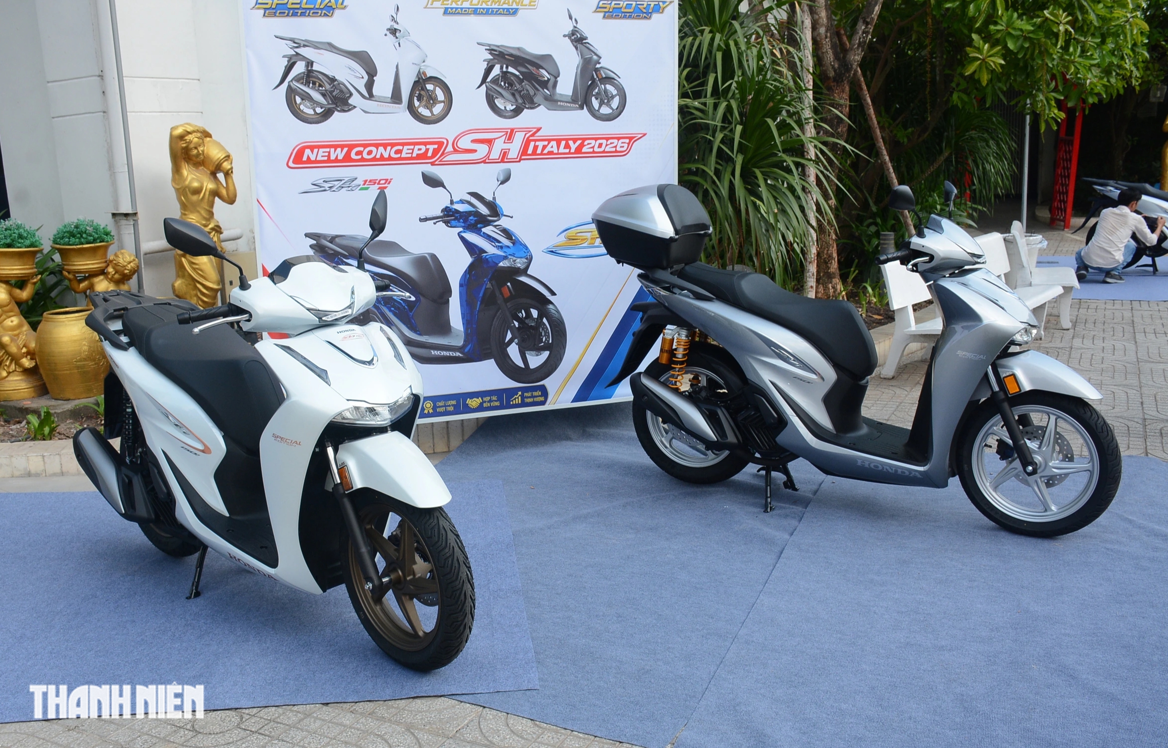 Khoác 'dàn áo' độc lạ Honda SH150i Vetro Blue 2026 về Việt Nam, giá 235 triệu đồng - Ảnh 6.