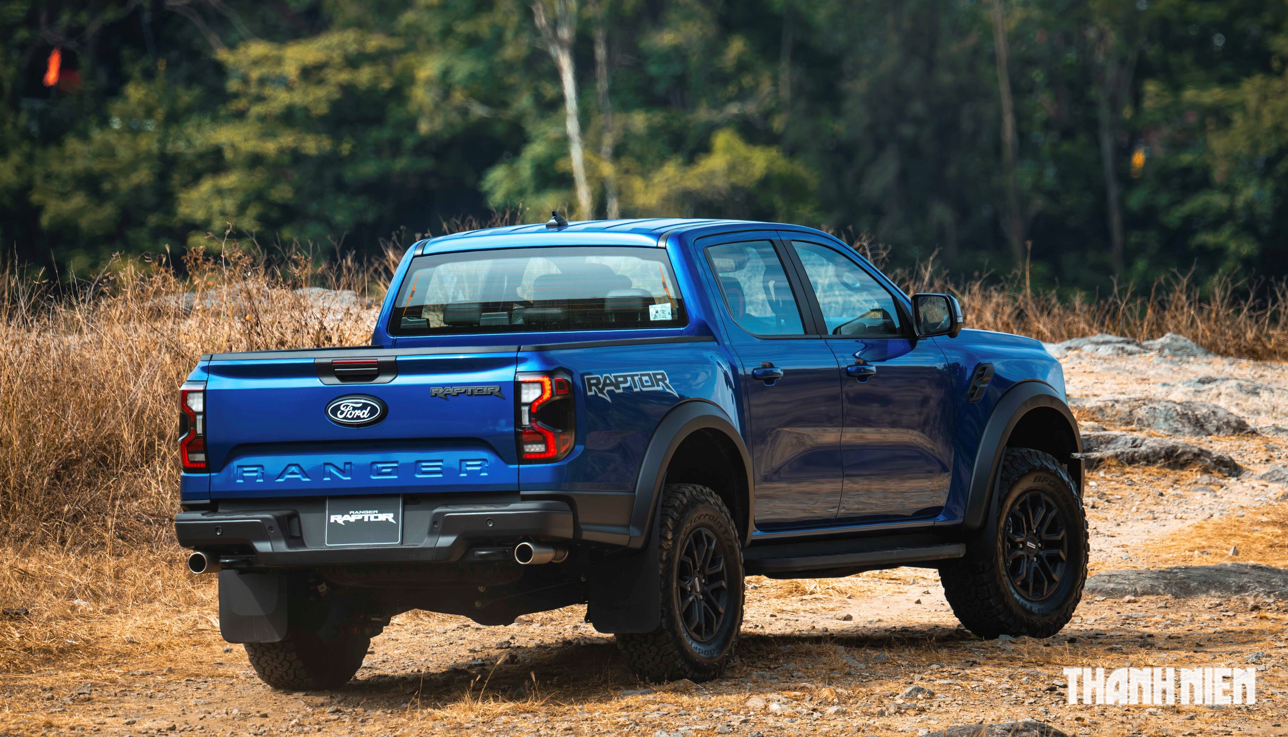Ford Ranger Raptor m&aacute;y xăng gi&aacute; 1,448 tỉ tại Việt Nam, c&oacute; g&igrave; chinh phục 'd&acirc;n chơi'? - Ảnh 2.
