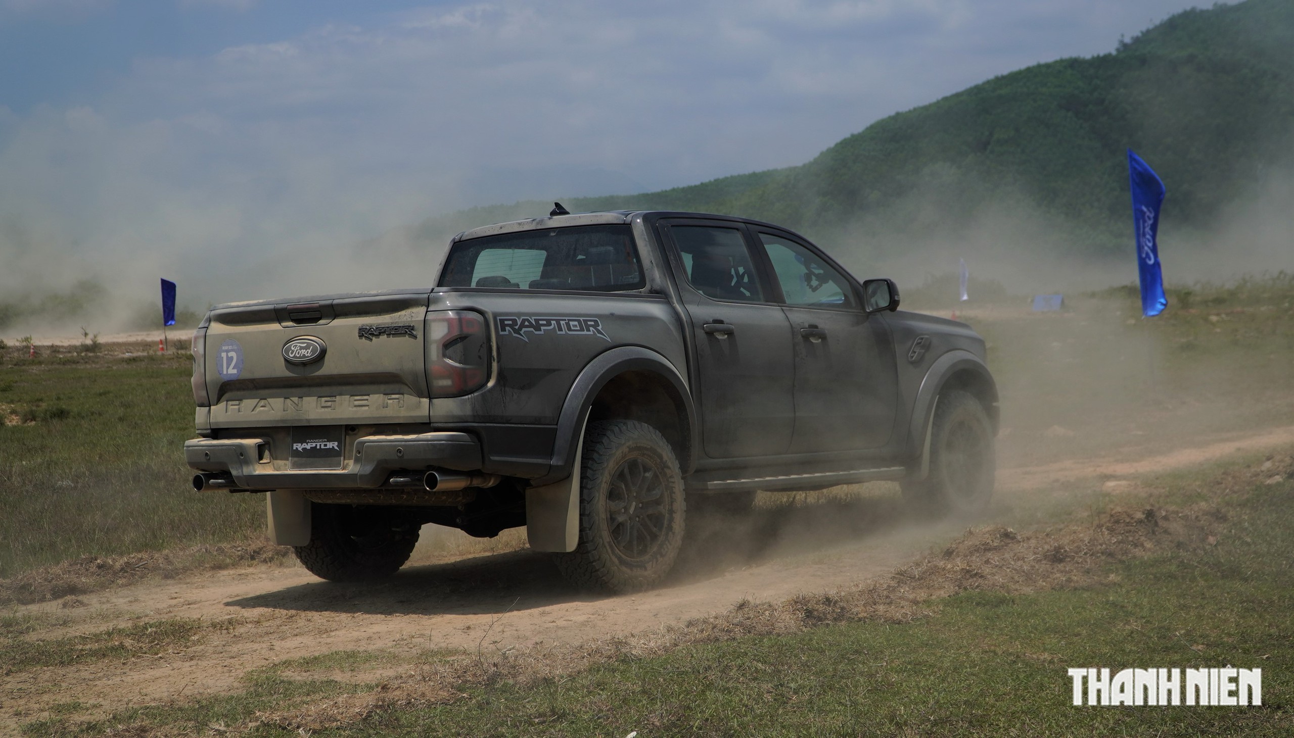 Ford Ranger Raptor m&aacute;y xăng gi&aacute; 1,448 tỉ tại Việt Nam, c&oacute; g&igrave; chinh phục 'd&acirc;n chơi'? - Ảnh 5.