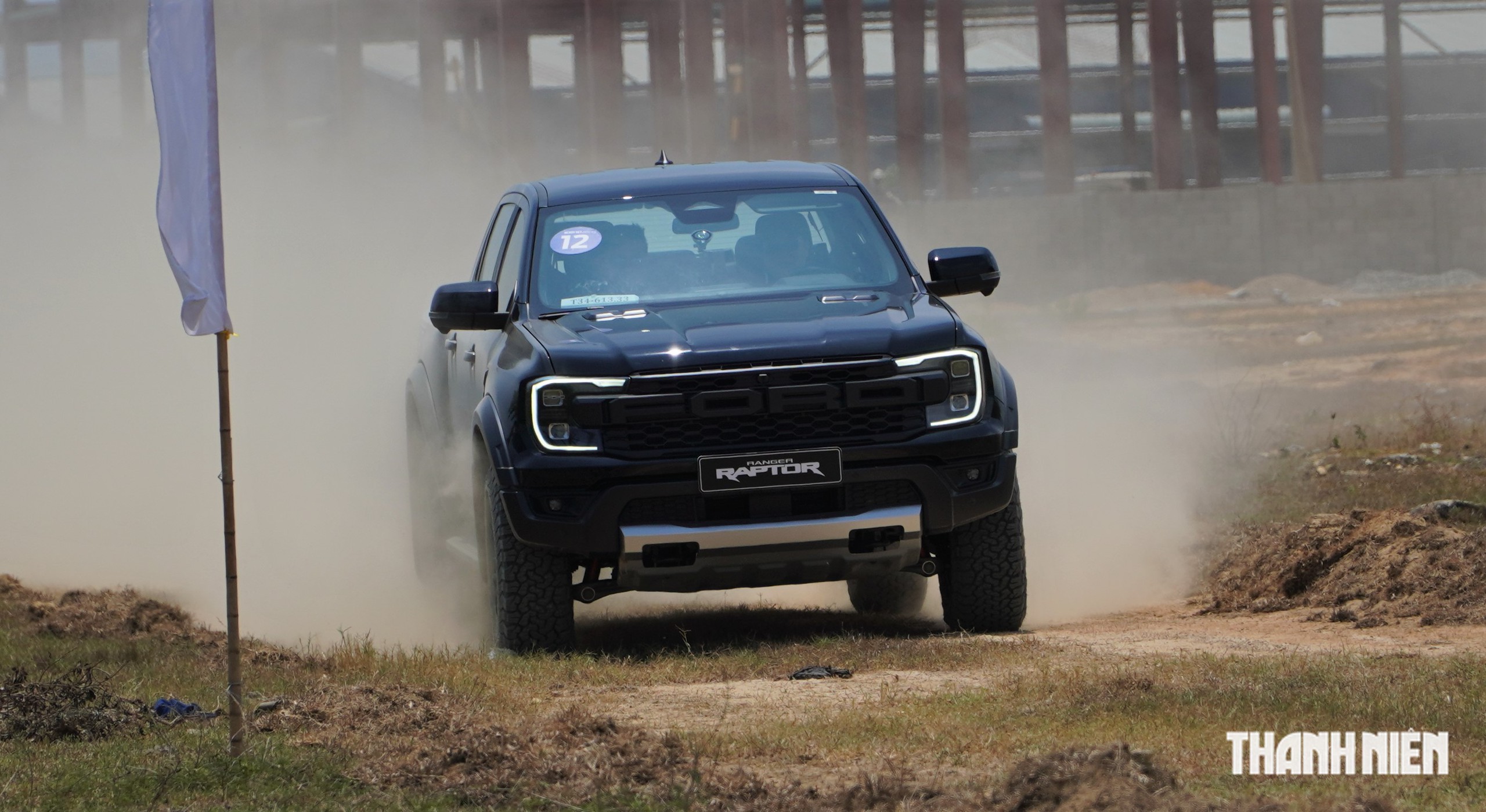 Ford Ranger Raptor m&aacute;y xăng gi&aacute; 1,448 tỉ tại Việt Nam, c&oacute; g&igrave; chinh phục 'd&acirc;n chơi'? - Ảnh 6.