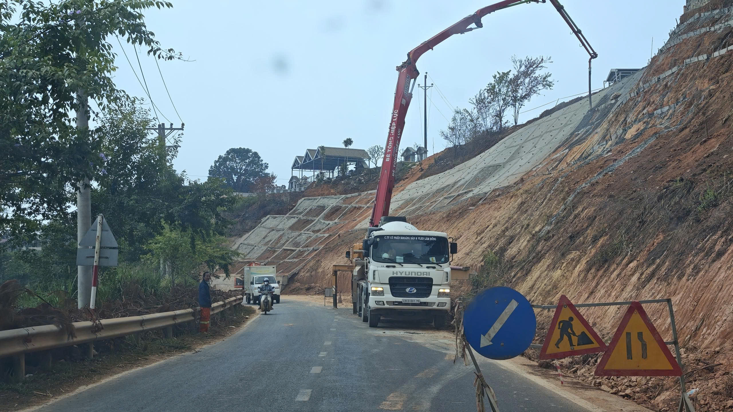 Đồng loạt khắc phục sạt lở đèo D'Ran và quốc lộ 20 trước mùa mưa- Ảnh 7.