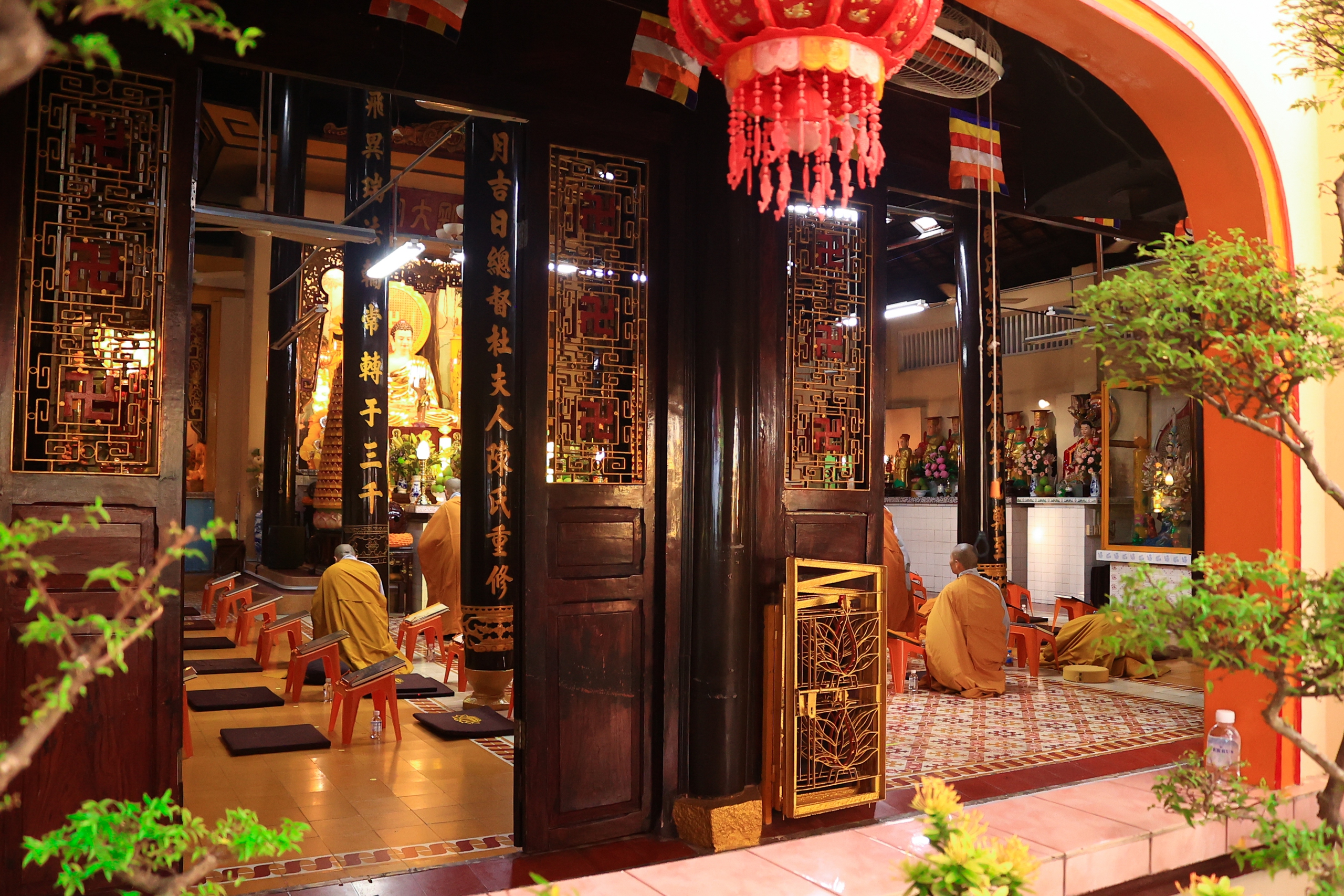 Chùa cổ hơn 200 năm ở TP.HCM: Vua Thành Thái ban sắc, gắn đại gia 'nhì Phương'- Ảnh 7. Chùa cổ hơn 200 năm ở TP.HCM: Vua Thành Thái ban sắc, gắn đại gia 'nhì Phương'- Ảnh 7.