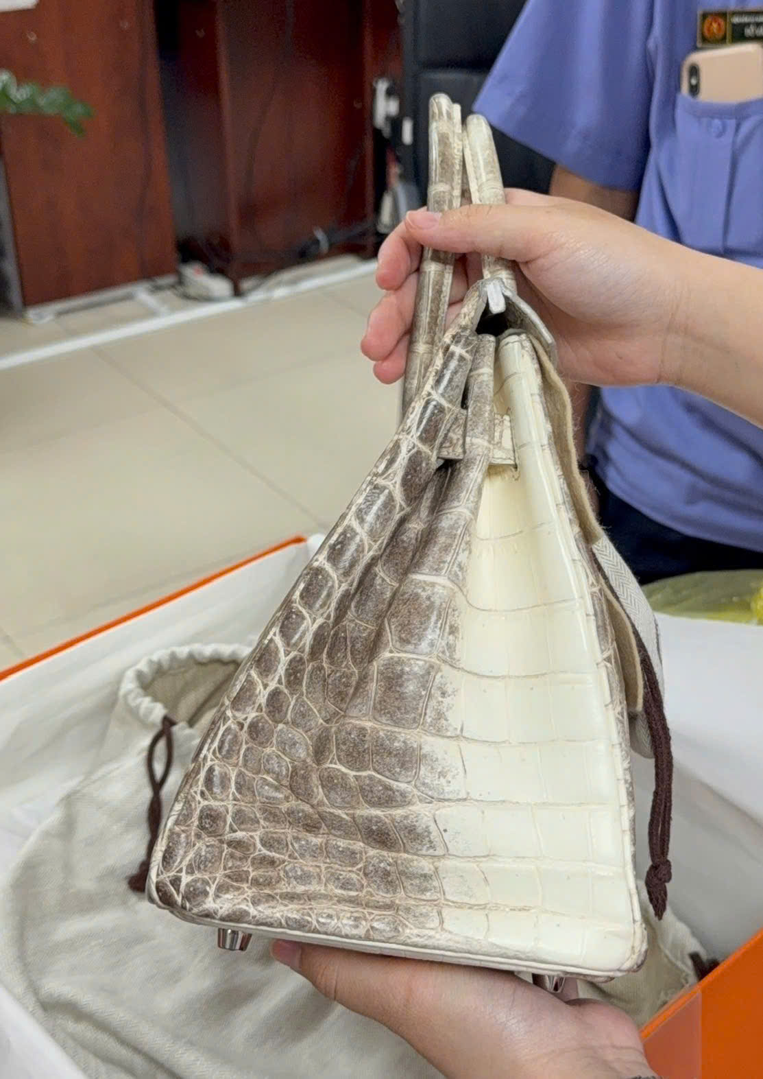 Đấu giá trực tuyến 2 túi Hermes của bà Trương Mỹ Lan - Ảnh 5.