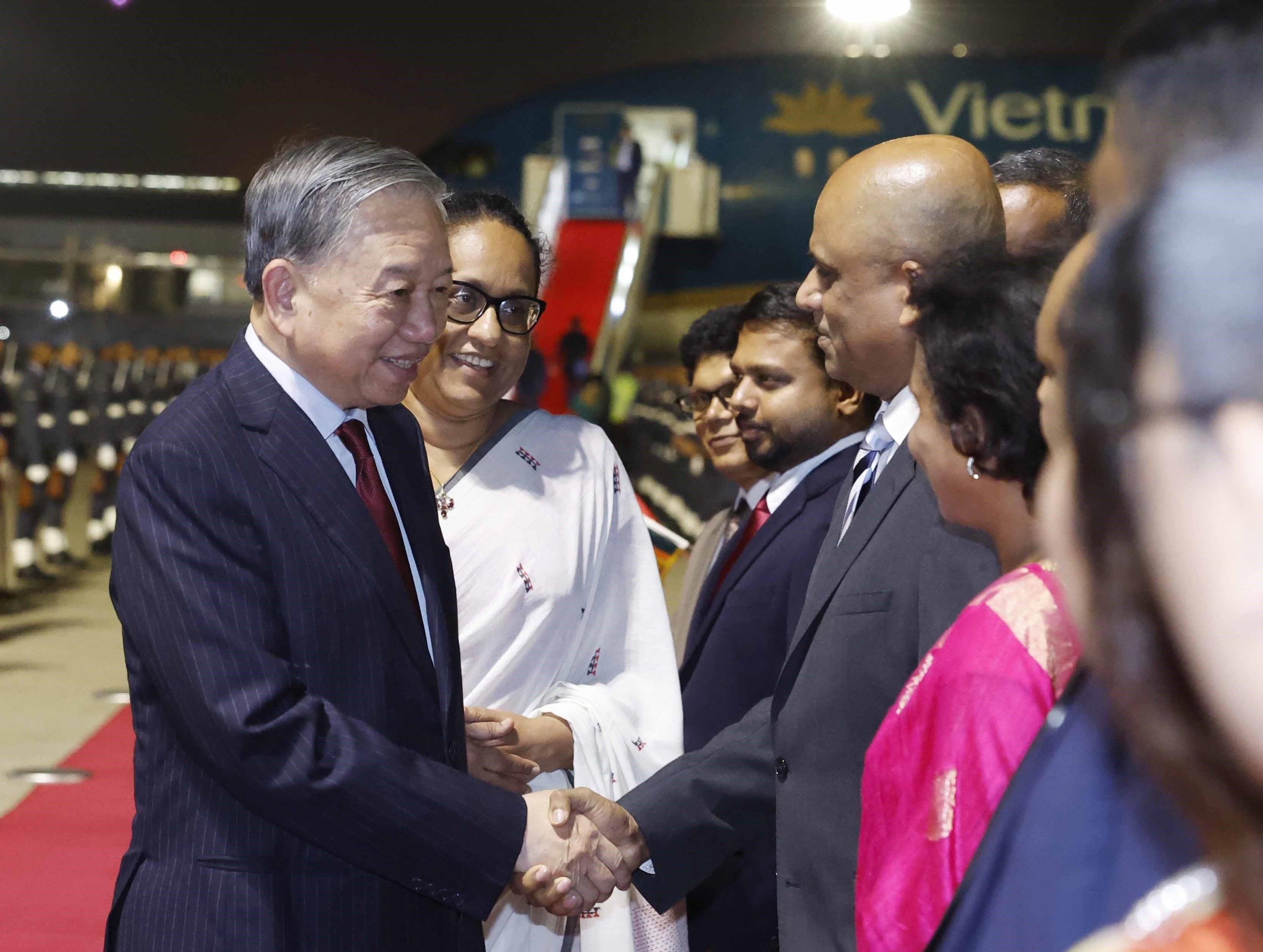 Tổng B&iacute; thư, Chủ tịch nước T&ocirc; L&acirc;m bắt đầu thăm Sri Lanka - Ảnh 2.