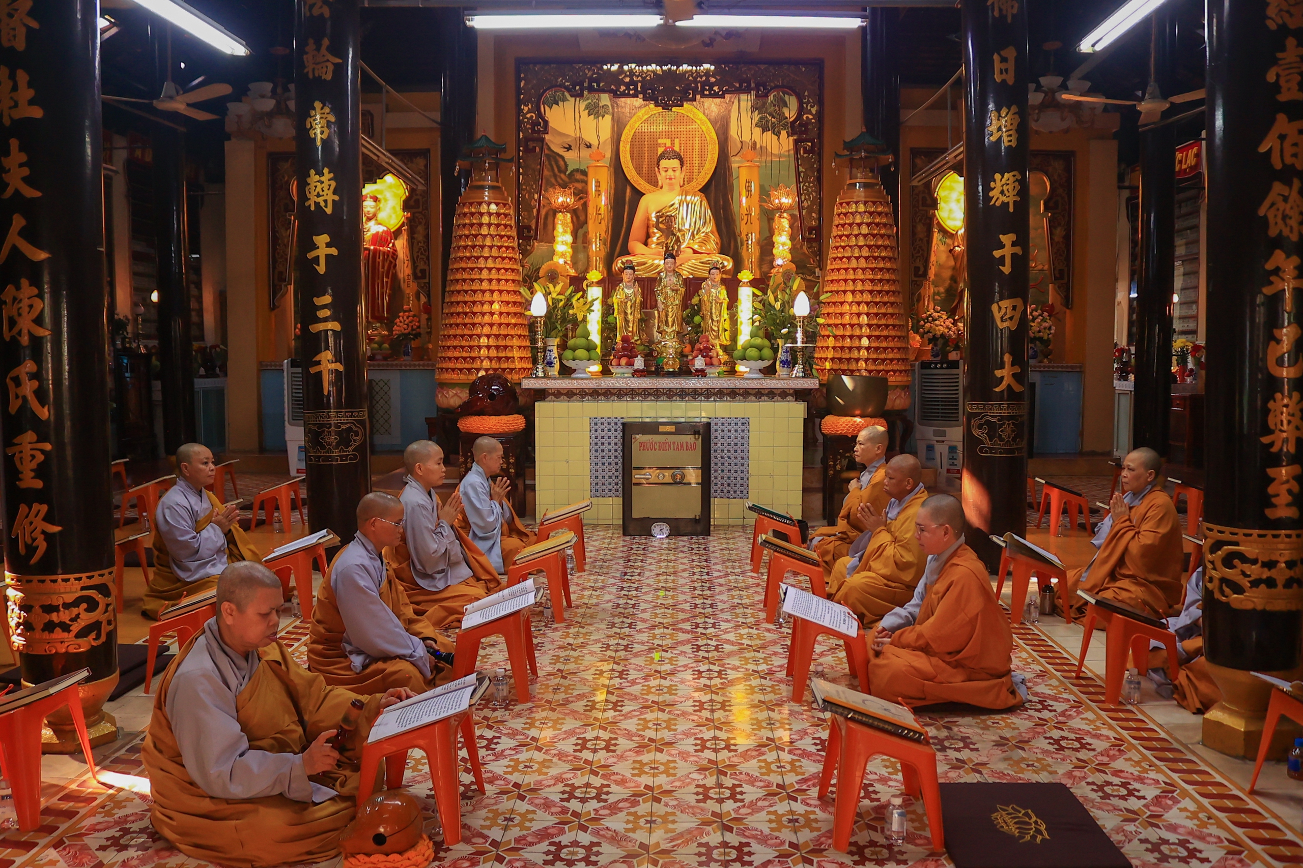 Chùa cổ hơn 200 năm ở TP.HCM: Vua Thành Thái ban sắc, gắn đại gia 'nhì Phương'- Ảnh 10. Chùa cổ hơn 200 năm ở TP.HCM: Vua Thành Thái ban sắc, gắn đại gia 'nhì Phương'- Ảnh 10.