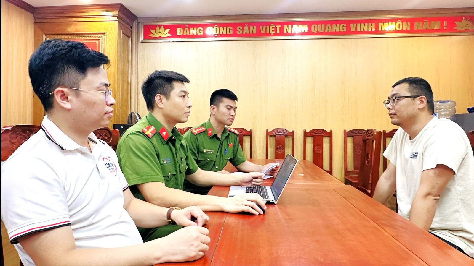 Khởi tố 3 cán bộ, nhân viên trại nuôi lợn New Hope Thanh Hóa- Ảnh 2. Khởi tố 3 cán bộ, nhân viên trại nuôi lợn New Hope Thanh Hóa- Ảnh 2.
