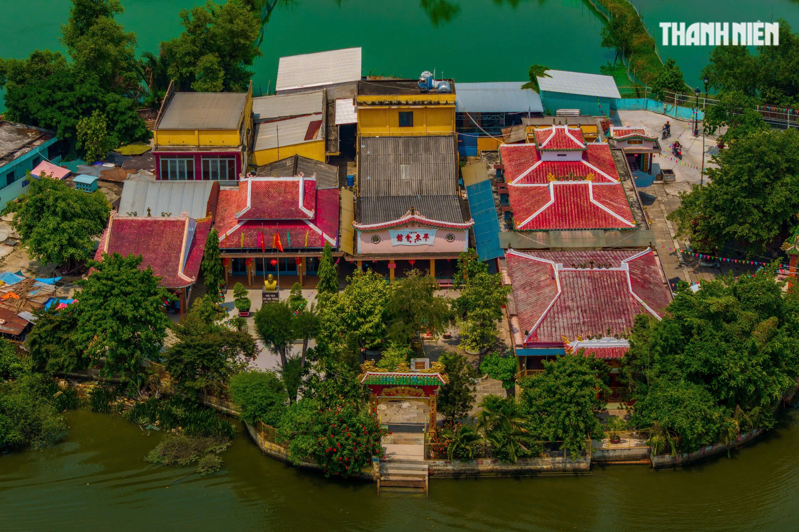 Đình cổ hơn 150 năm 'giữa dòng kênh' độc bản ở TP.HCM, được vua ban sắc phong- Ảnh 2. Đình cổ hơn 150 năm 'giữa dòng kênh' độc bản ở TP.HCM, được vua ban sắc phong- Ảnh 2.