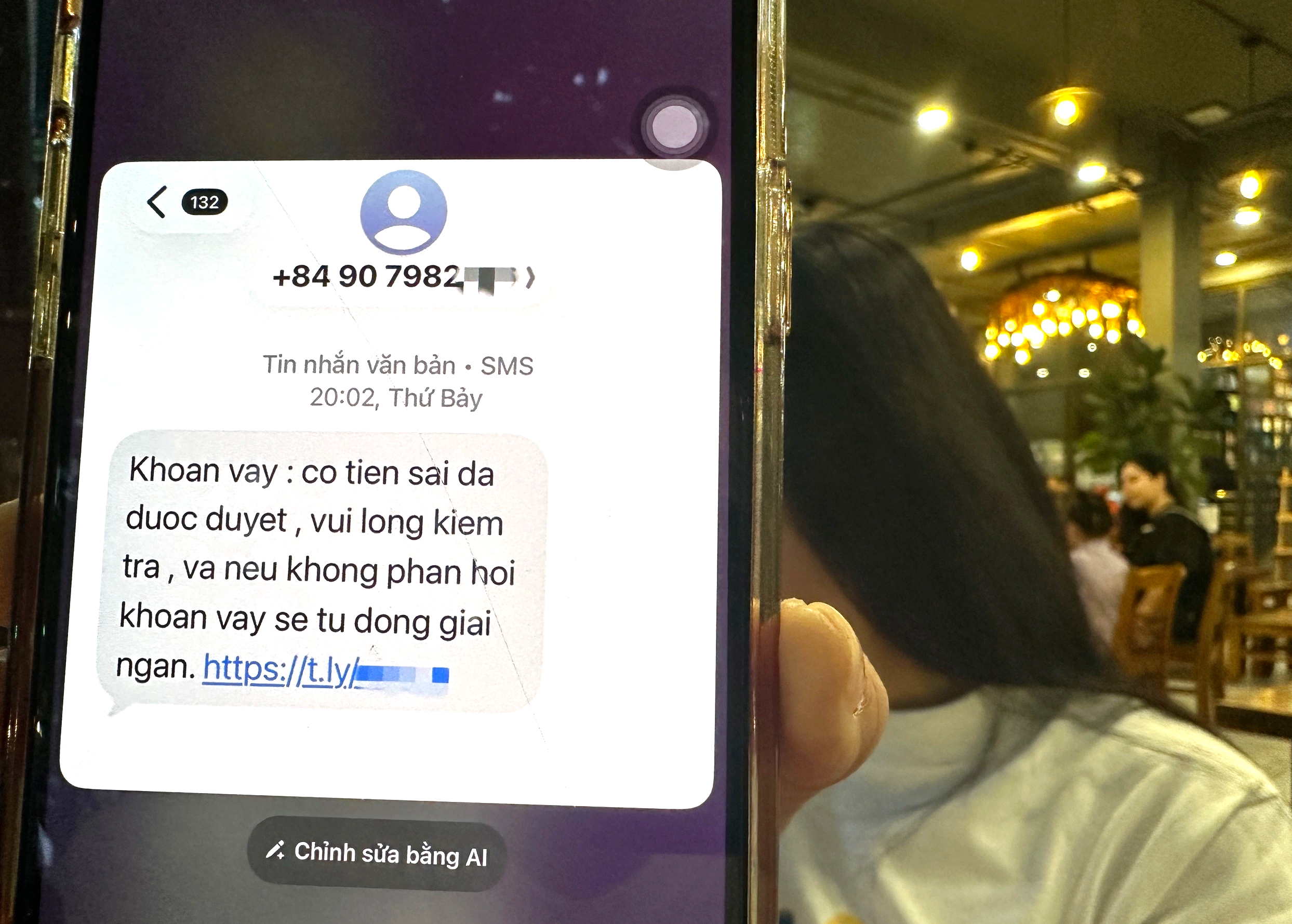Bỗng được người lạ chuyển 1,6 triệu vào tài khoản, cô gái tá hỏa báo công an - Ảnh 1.