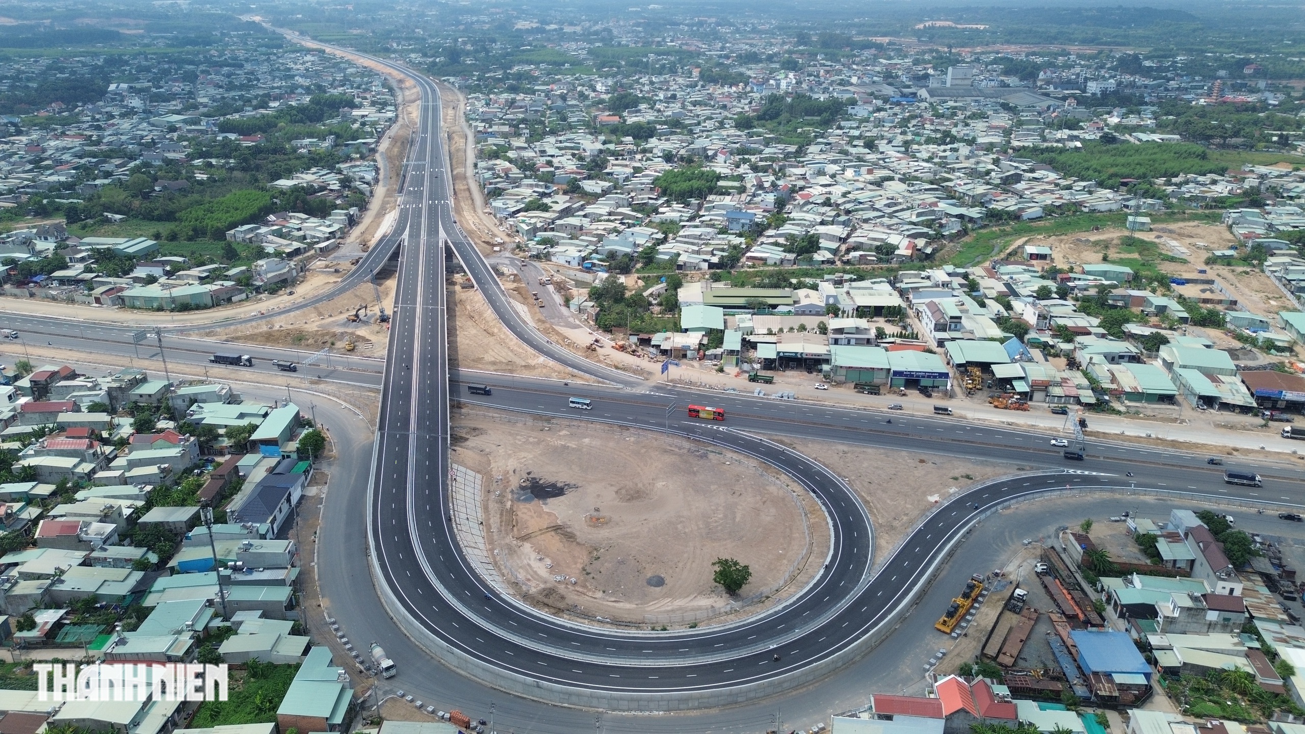 Cao tốc Bi&ecirc;n H&ograve;a - Vũng T&agrave;u sắp về đ&iacute;ch, chuẩn bị th&ocirc;ng xe to&agrave;n tuyến - Ảnh 1.