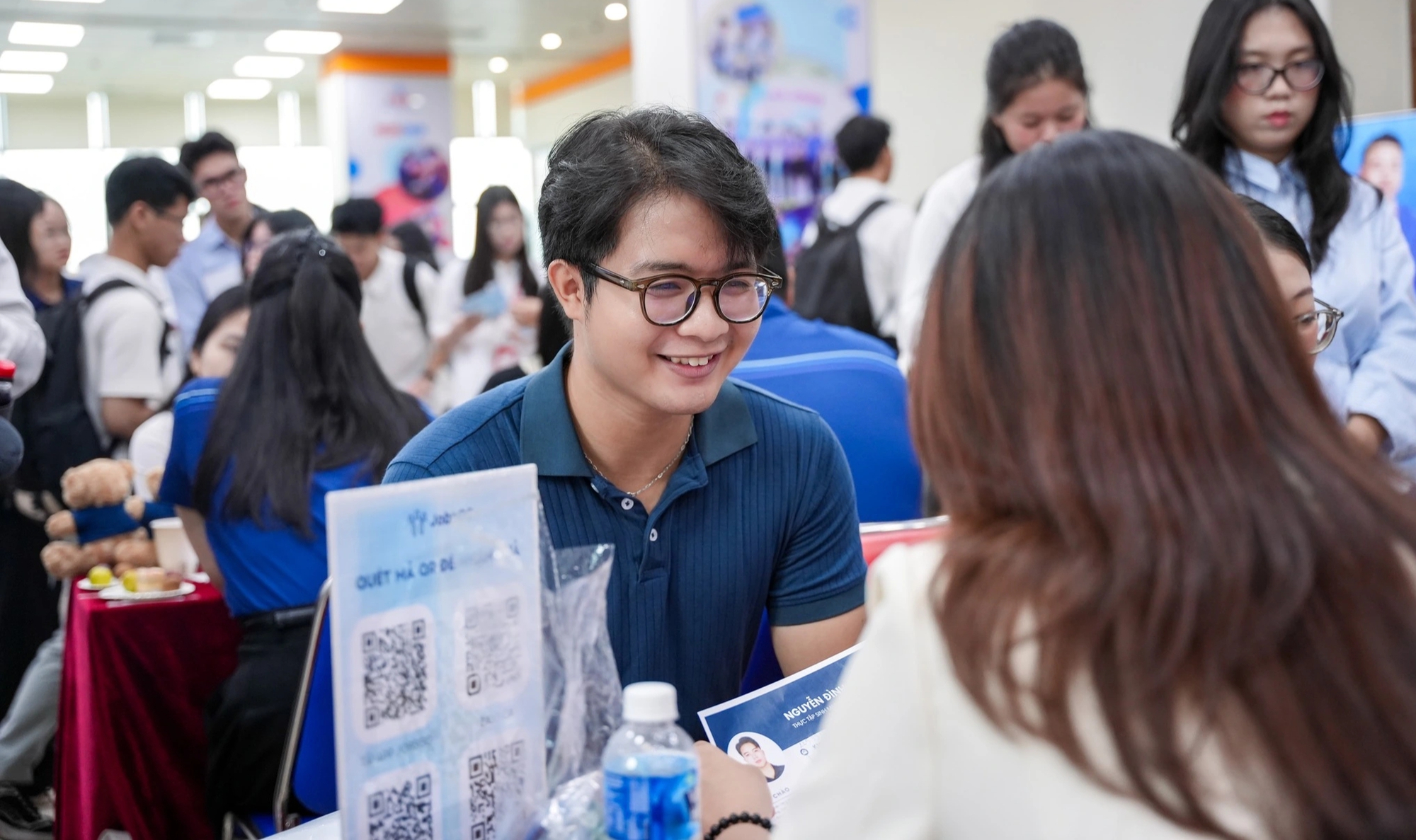 Khi hồ sơ xin việc nào cũng 'đẹp', nhà tuyển dụng chọn ai ? - Ảnh 1. Khi hồ sơ xin việc nào cũng 'đẹp', nhà tuyển dụng chọn ai ? - Ảnh 1.