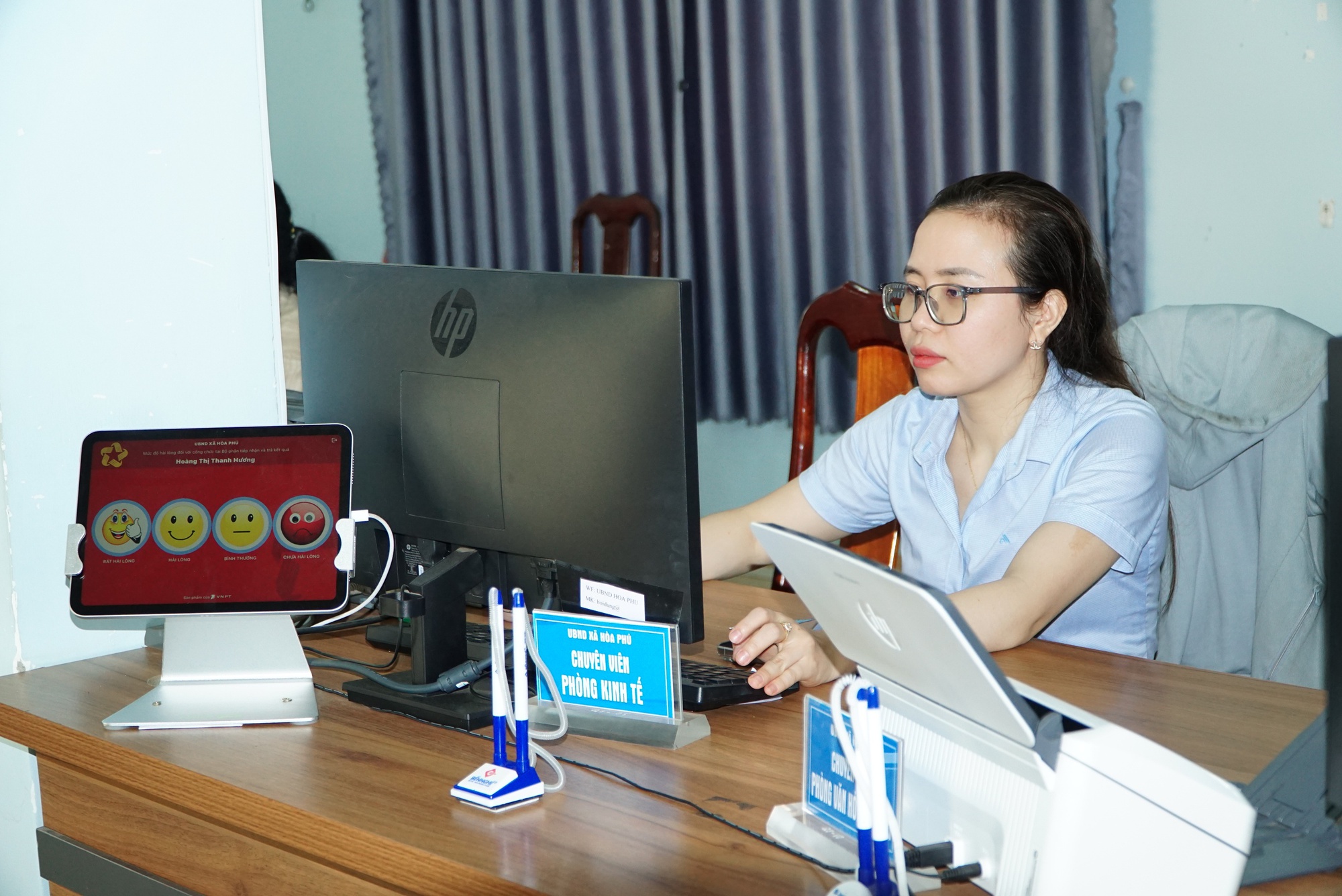 Thủ tục gọn, d&acirc;n lợi: C&aacute;n bộ trẻ n&acirc;ng cao sự h&agrave;i l&ograve;ng người d&acirc;n- Ảnh 4.