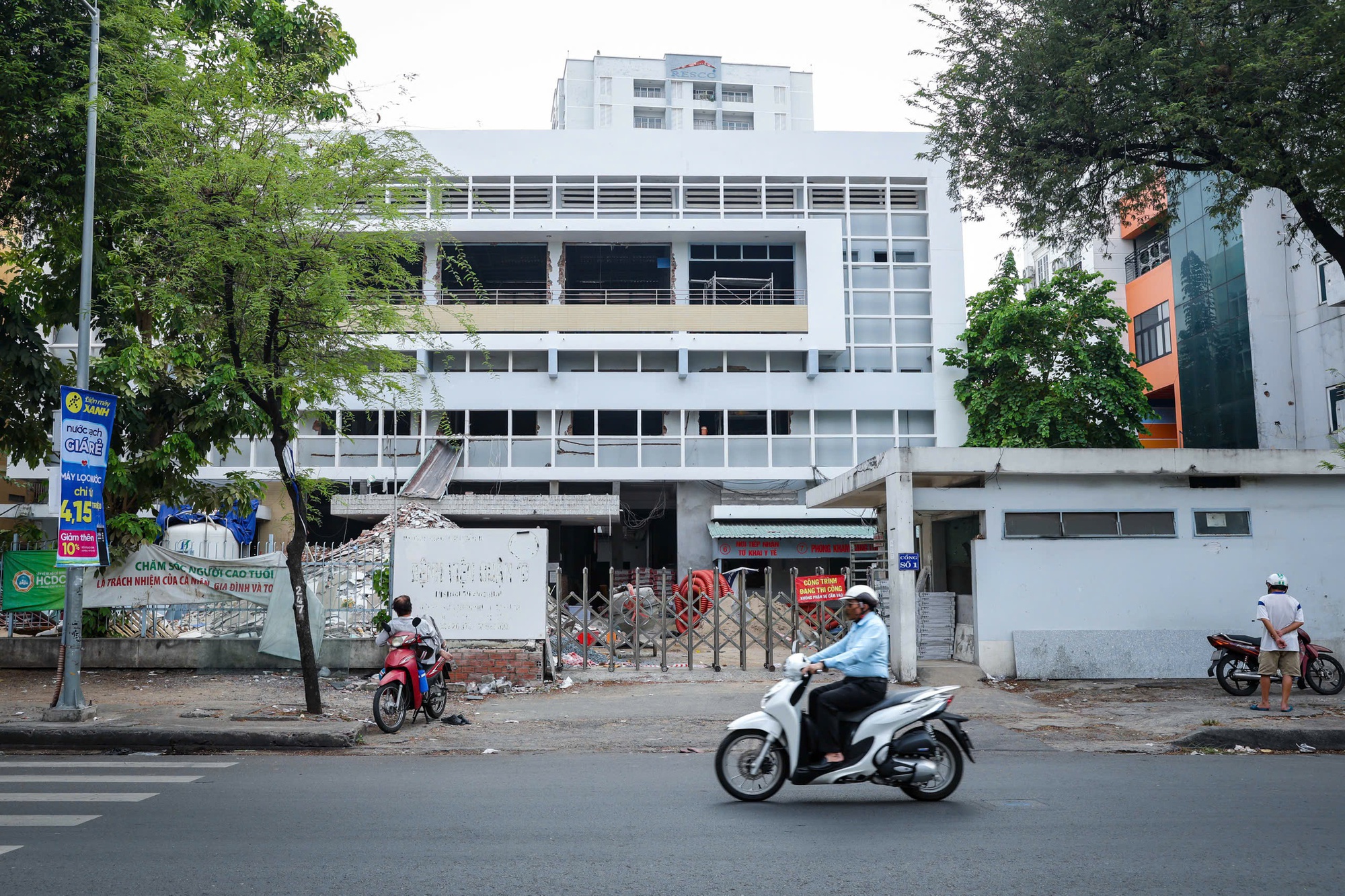 X&oacute;a qu&aacute; tải bệnh viện bằng trụ sở d&ocirc;i dư- Ảnh 4.