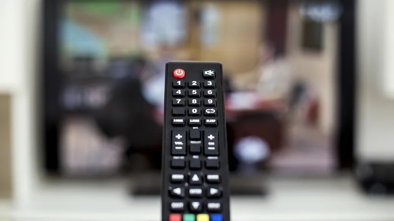 Lý do khiến remote TV đa năng dần 'thất sủng' - Ảnh 1.