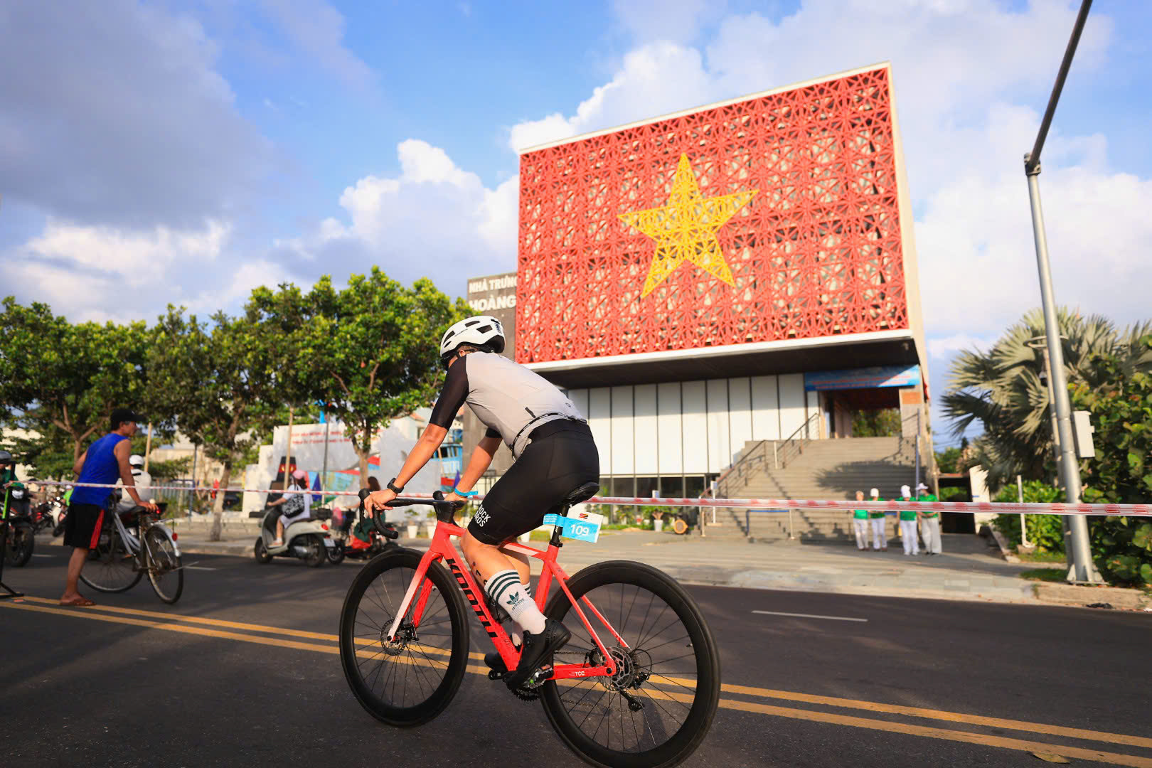 'Tượng đ&agrave;i' IRONMAN Mark Allen khuấy động đường đua tại Đ&agrave; Nẵng- Ảnh 8.