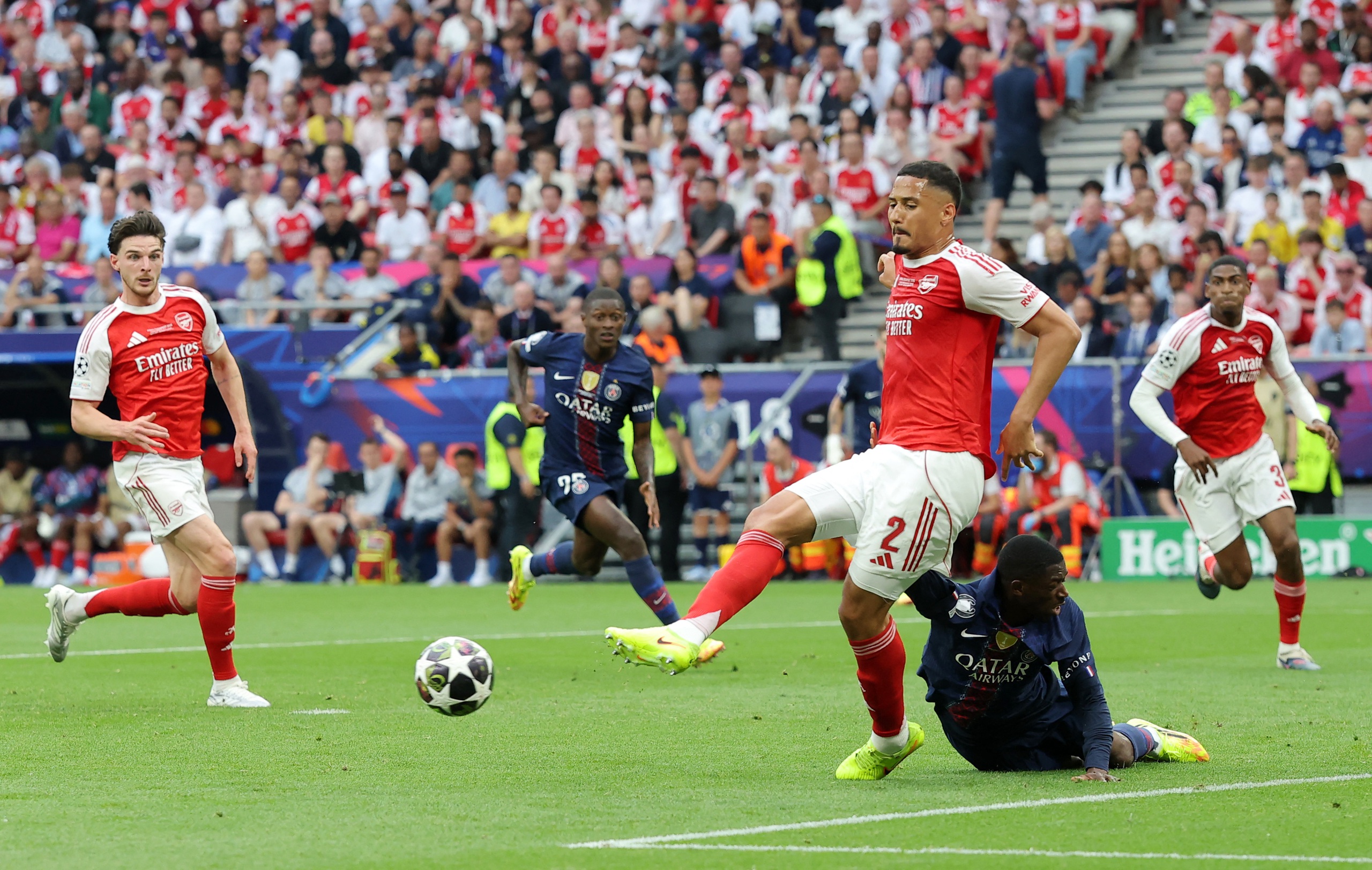 Ngôi sao Arsenal chấn thương sau chung kết Champions League, HLV đội tuyển Pháp lo sốt vó
