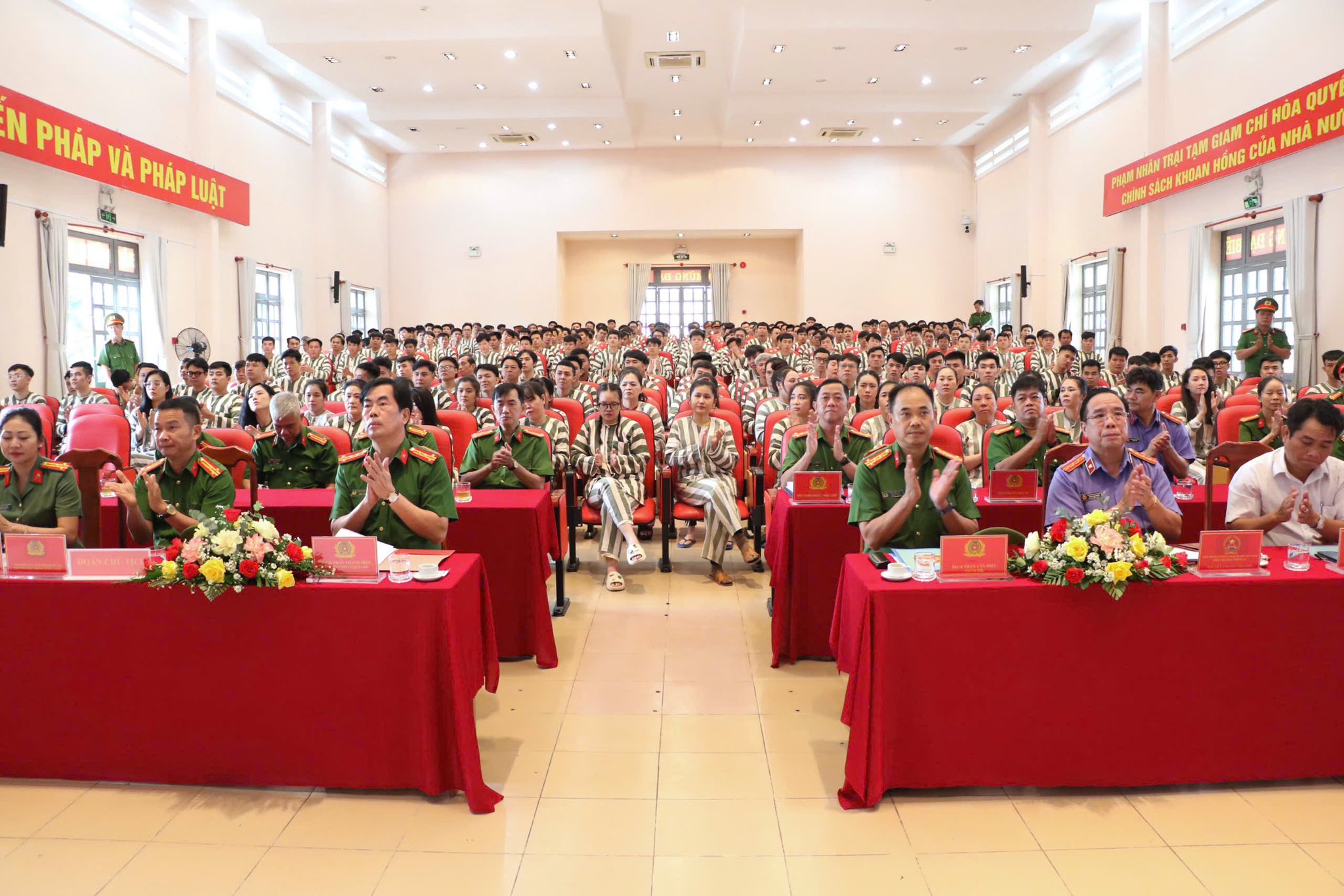 Công an TP.HCM công bố quyết định đặc xá cho 457 phạm nhân - Ảnh 3.