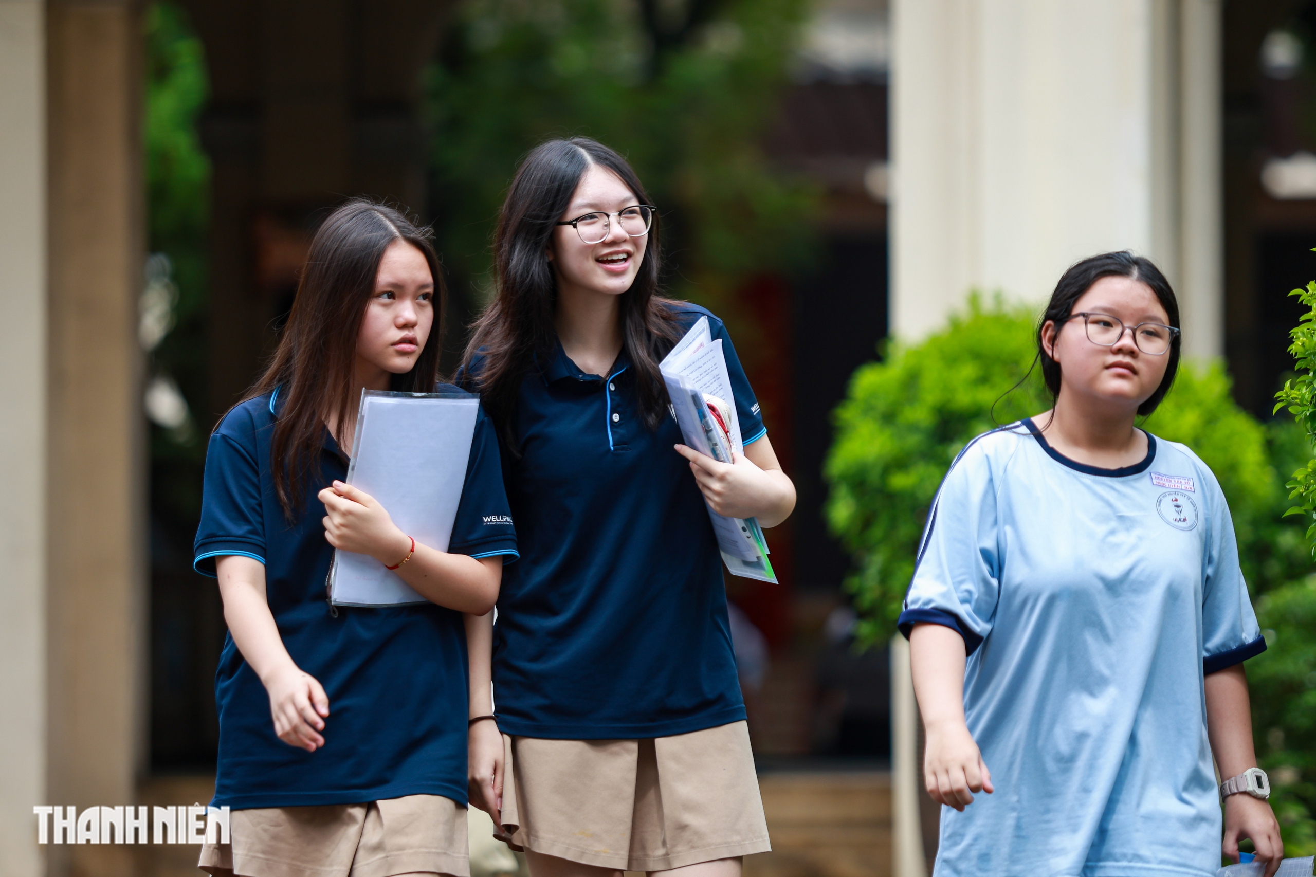 Khoảnh khắc cảm x&uacute;c của sĩ tử TP.HCM sau ng&agrave;y thi đầu ti&ecirc;n v&agrave;o lớp 10 - Ảnh 18.