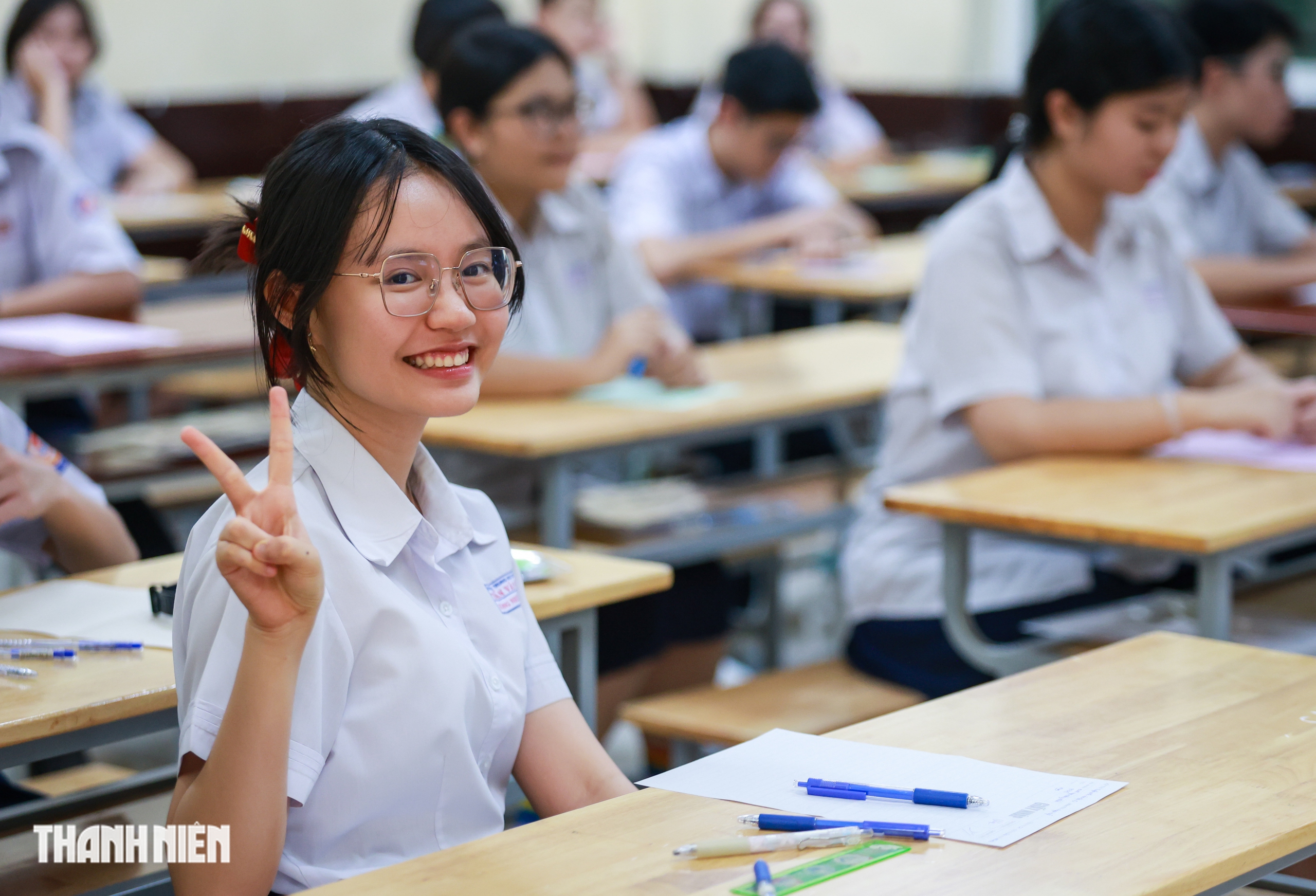 Khoảnh khắc cảm x&uacute;c của sĩ tử TP.HCM sau ng&agrave;y thi đầu ti&ecirc;n v&agrave;o lớp 10 - Ảnh 5.