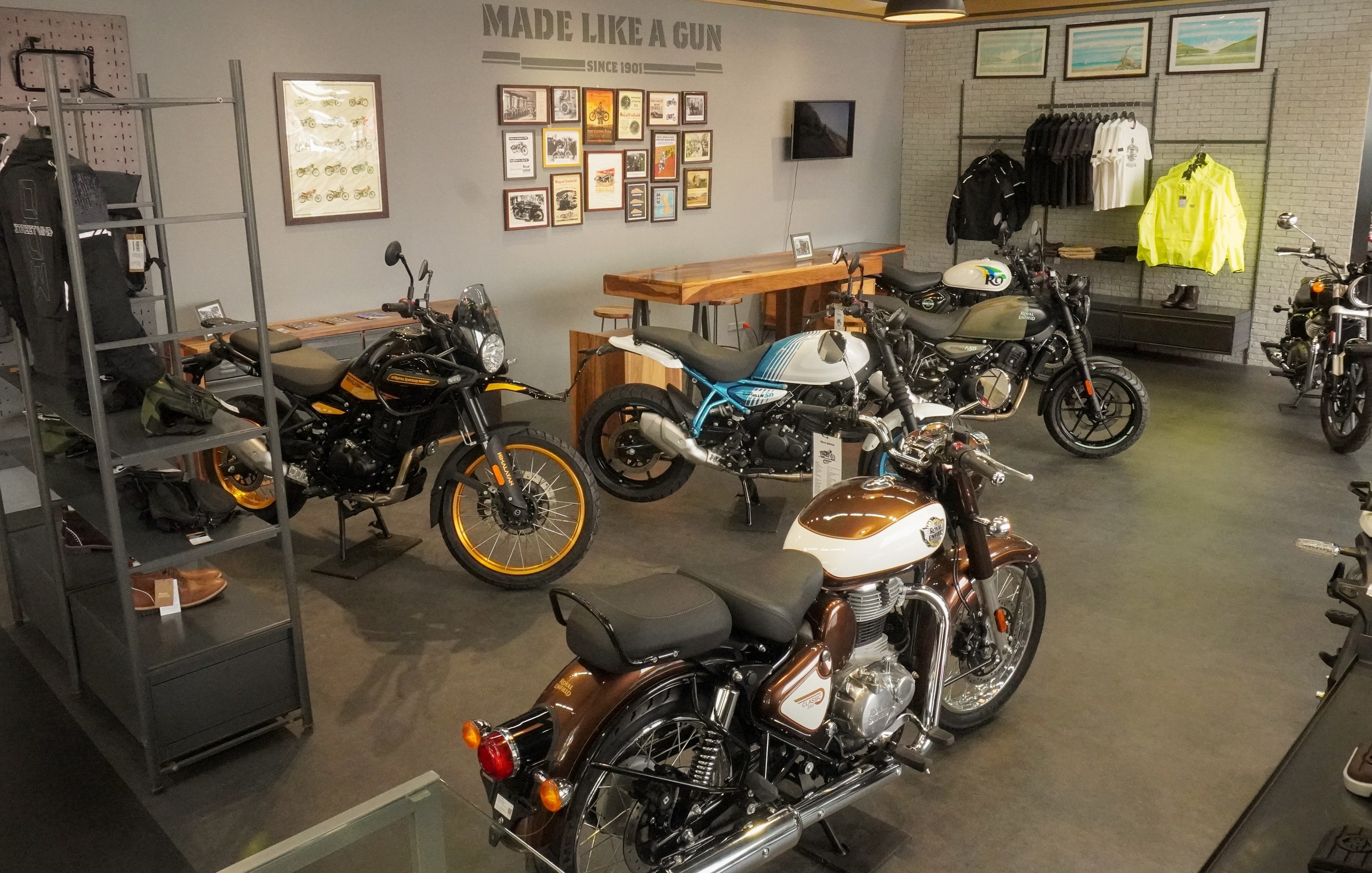 Royal Enfield tung ra 5 mẫu mô tô mới, giá từ 109 - 233 triệu đồng Royal Enfield tung 5 mẫu mô tô mới tại Việt Nam, giá từ 109 - 233 triệu - Ảnh 2.