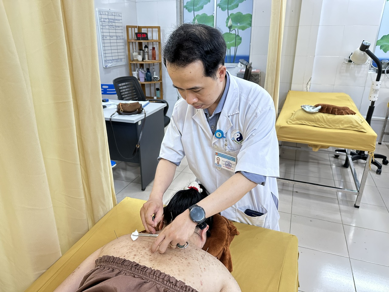Áp lực cột sống ở người trẻ - Ảnh 2. Áp lực cột sống ở người trẻ - Ảnh 2.