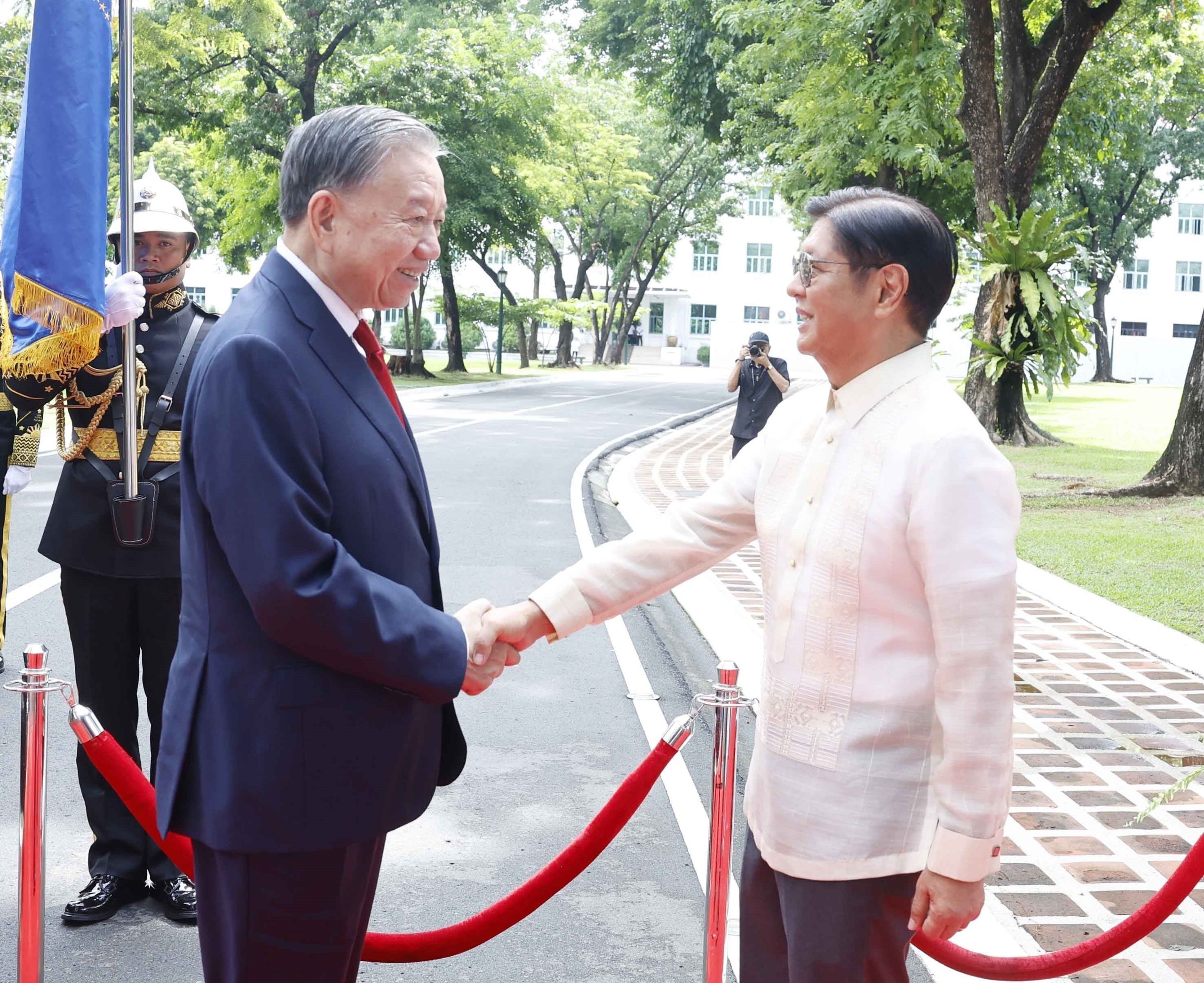 Lễ đ&oacute;n Tổng B&iacute; thư, Chủ tịch nước T&ocirc; L&acirc;m thăm cấp Nh&agrave; nước Philippines - Ảnh 1.