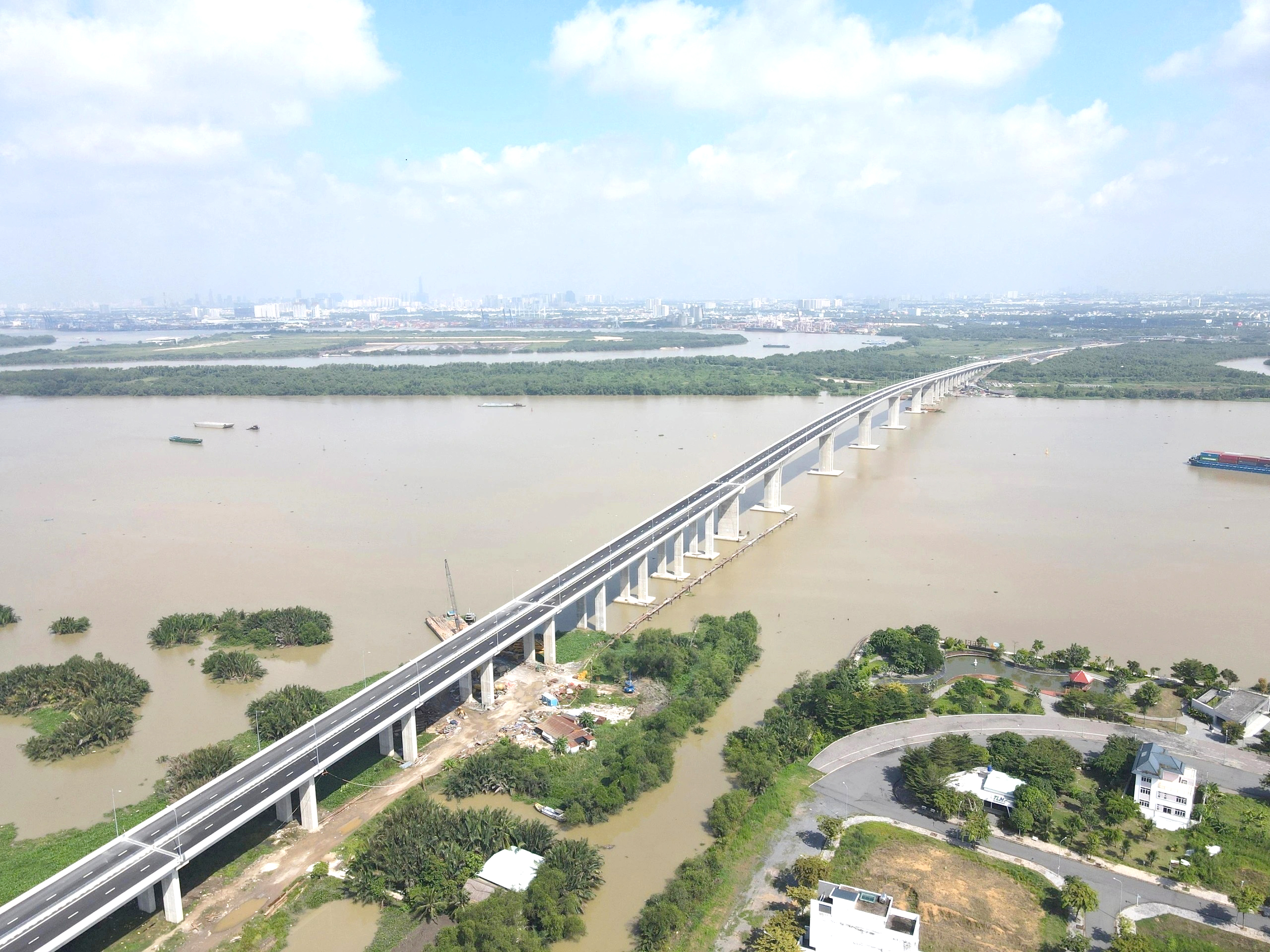 TP.HCM tốc lực mở đường kết nối liên vùng- Ảnh 1. TP.HCM tốc lực mở đường kết nối liên vùng- Ảnh 1.