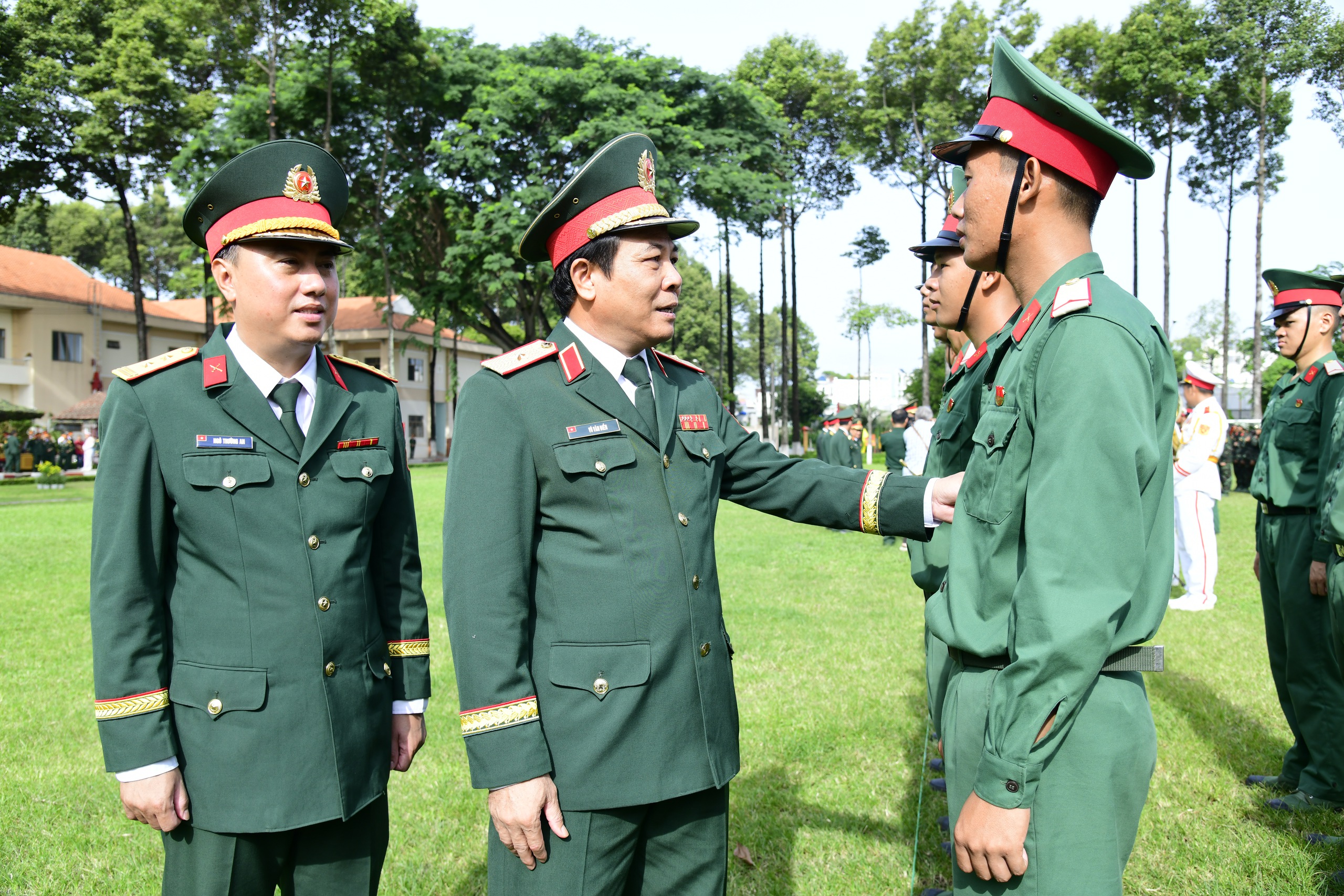 Chiến sĩ mới Trung đoàn Gia Định tuyên thệ dưới quân kỳ - Ảnh 4.