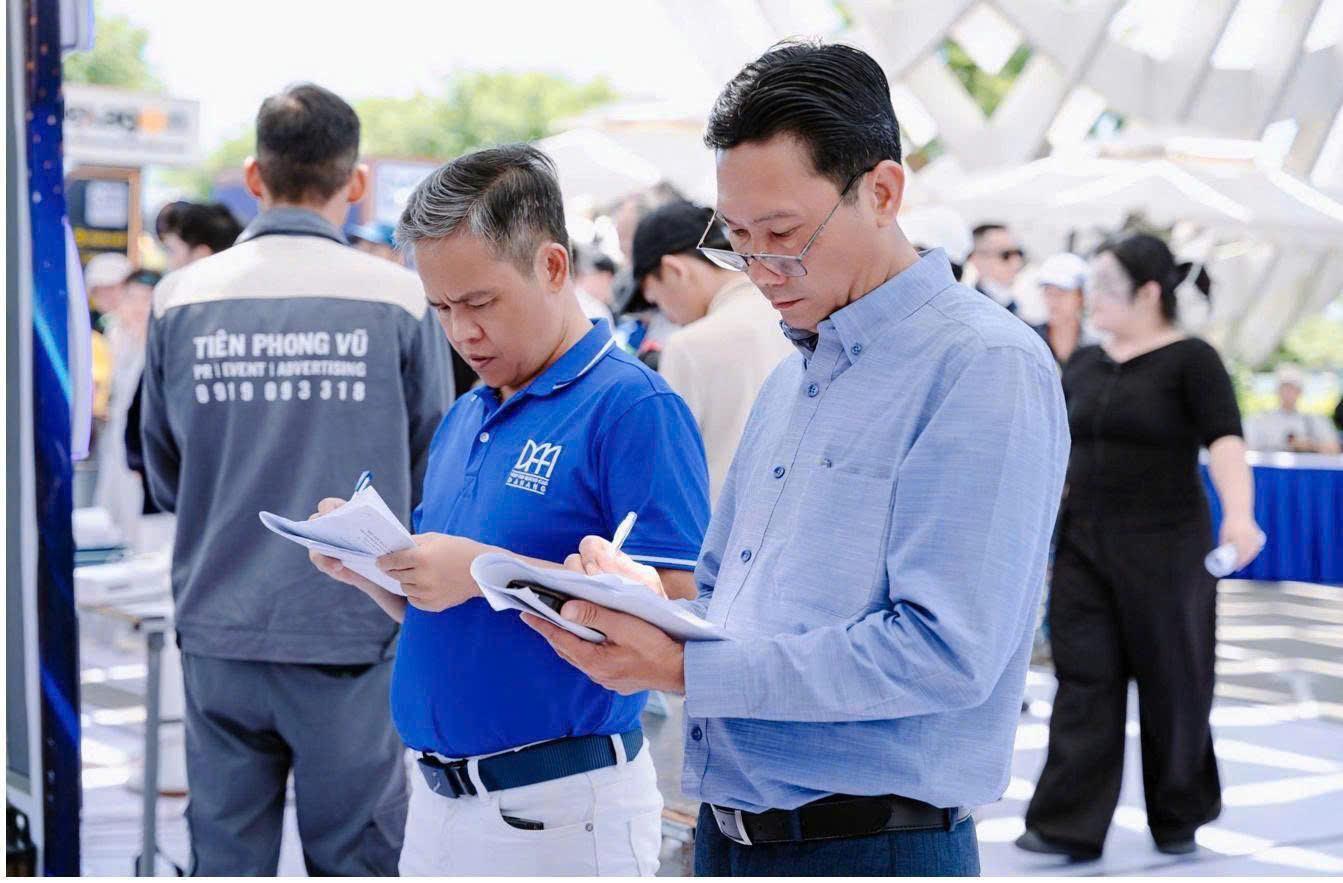 Vinh danh các tay nghề làm quảng cáo bằng nguyên liệu 'made in Vietnam'- Ảnh 2. Vinh danh các tay nghề làm quảng cáo bằng nguyên liệu 'made in Vietnam'- Ảnh 2.