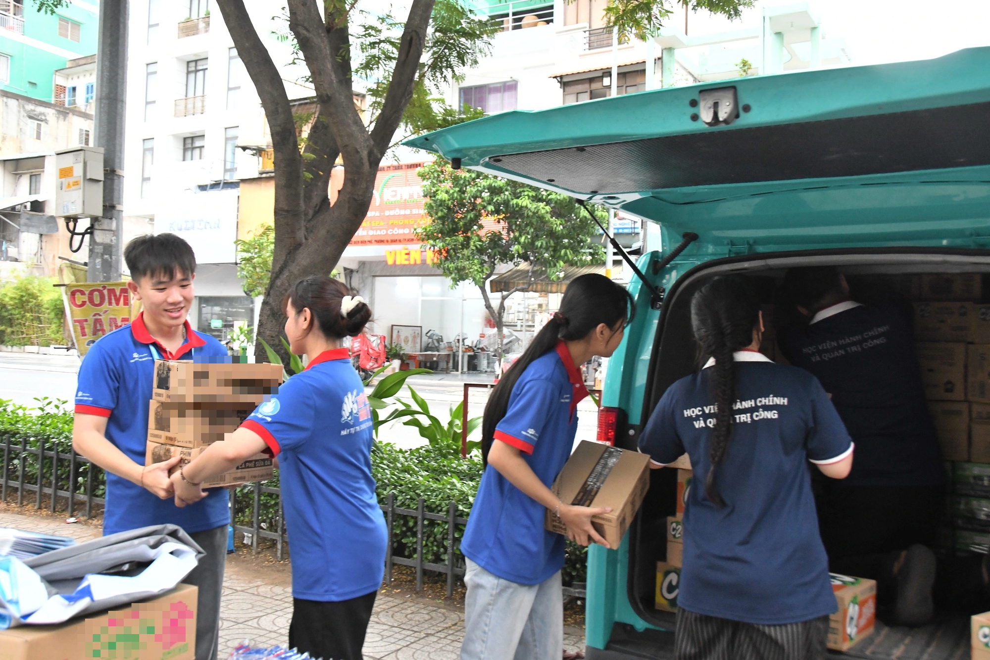 Tất bật từ s&aacute;ng đến khuya, sẵn s&agrave;ng tiếp sức th&iacute; sinh- Ảnh 6.